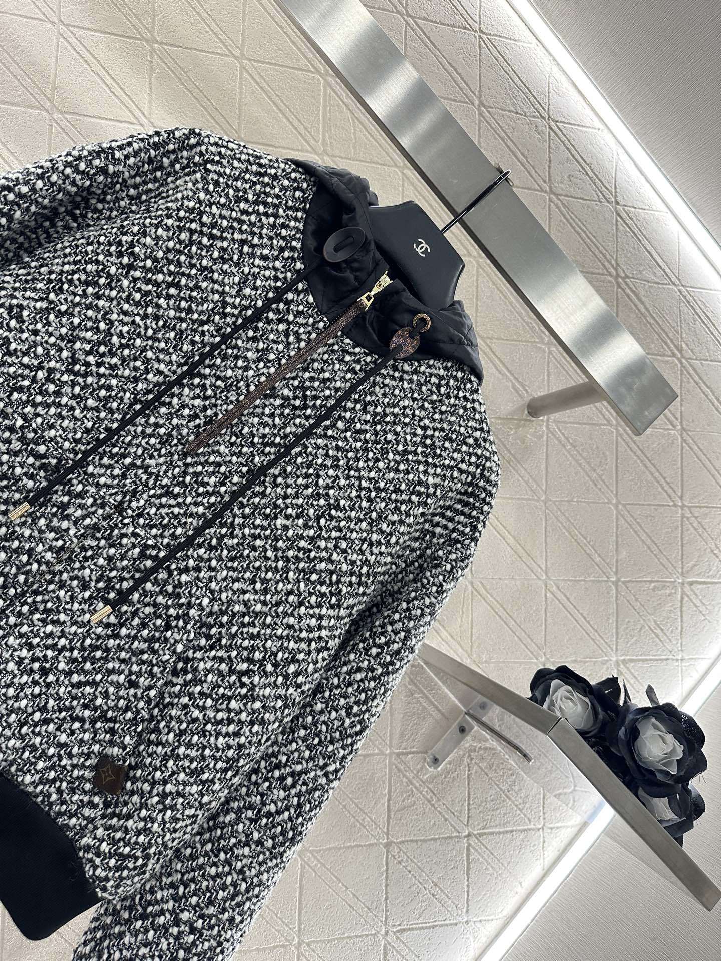 ♥Louis vuitto*♥2025新品上架 拼接连帽毛呢抽绳外套定制YB进口精纺羊毛材质,挺括有型,