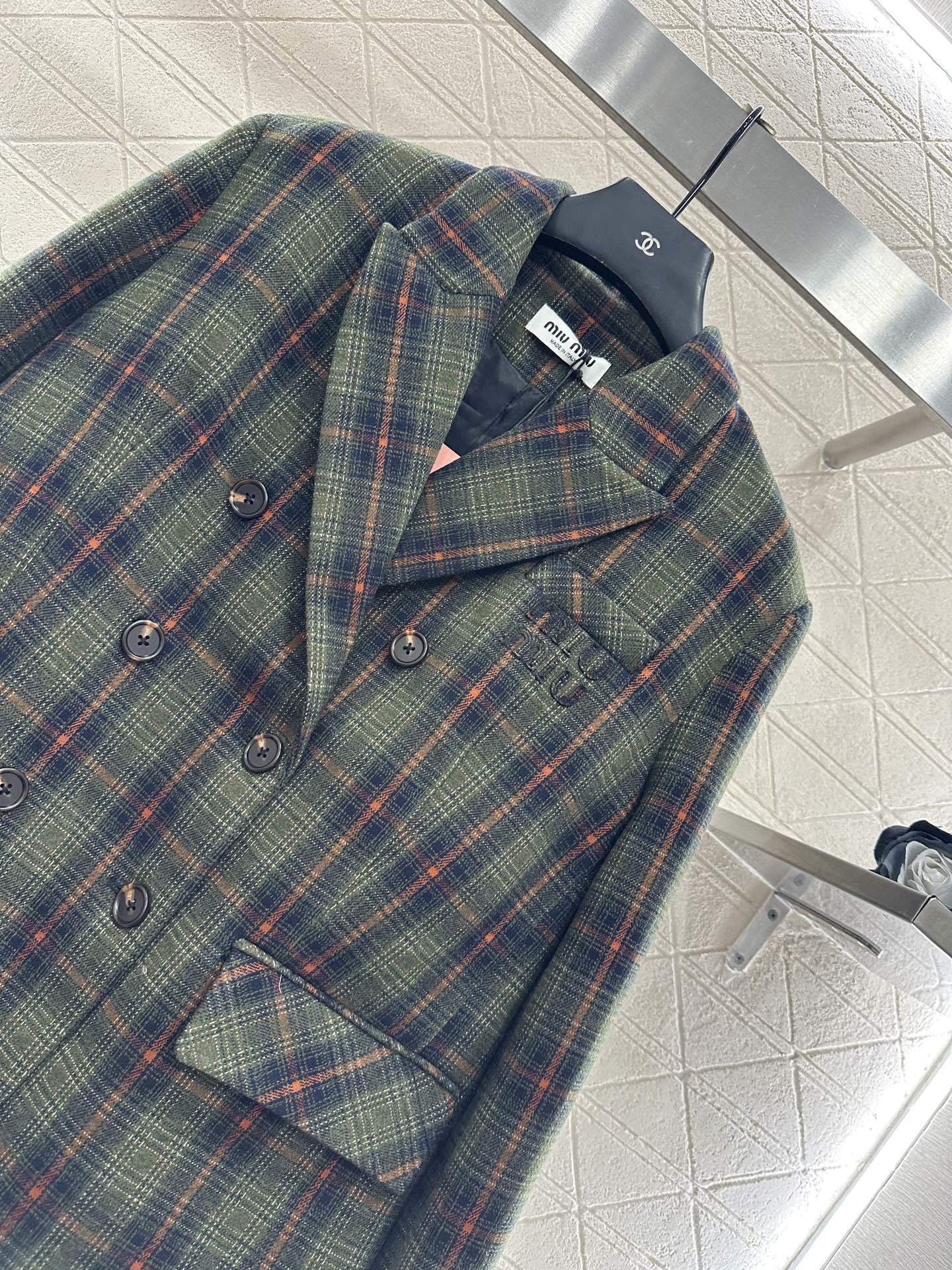 ♥Miumi*♥2025新品上架 格纹西装外套半裙套装定制YB进口人棉材质,质感高级,光泽感明显,翻领西