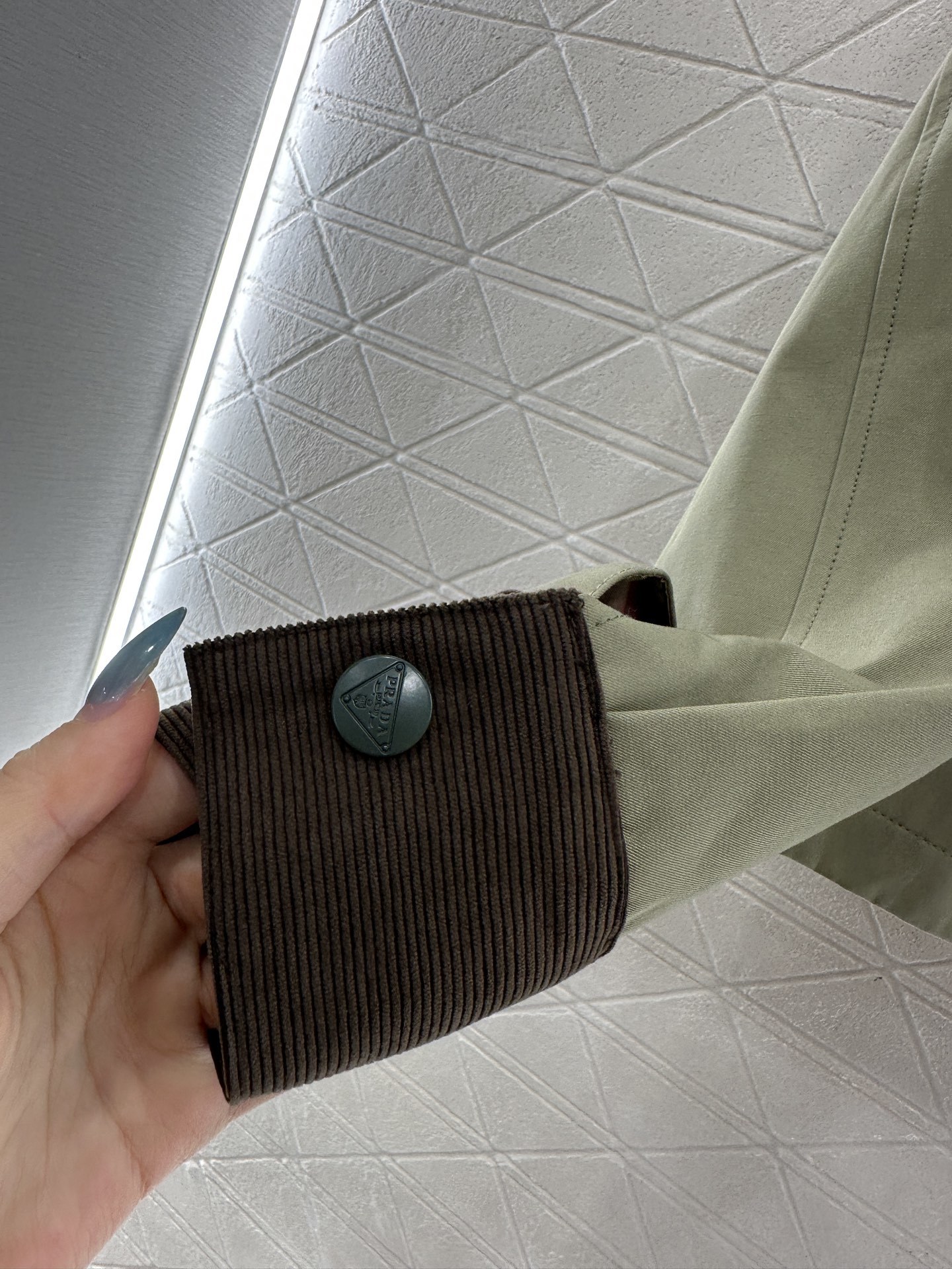 ♥Prad*♥2025新品上架 灯芯绒领撞色夹克外套定制YB斜纹全棉材质,质感细腻,穿搭垂顺有型,翻领廓