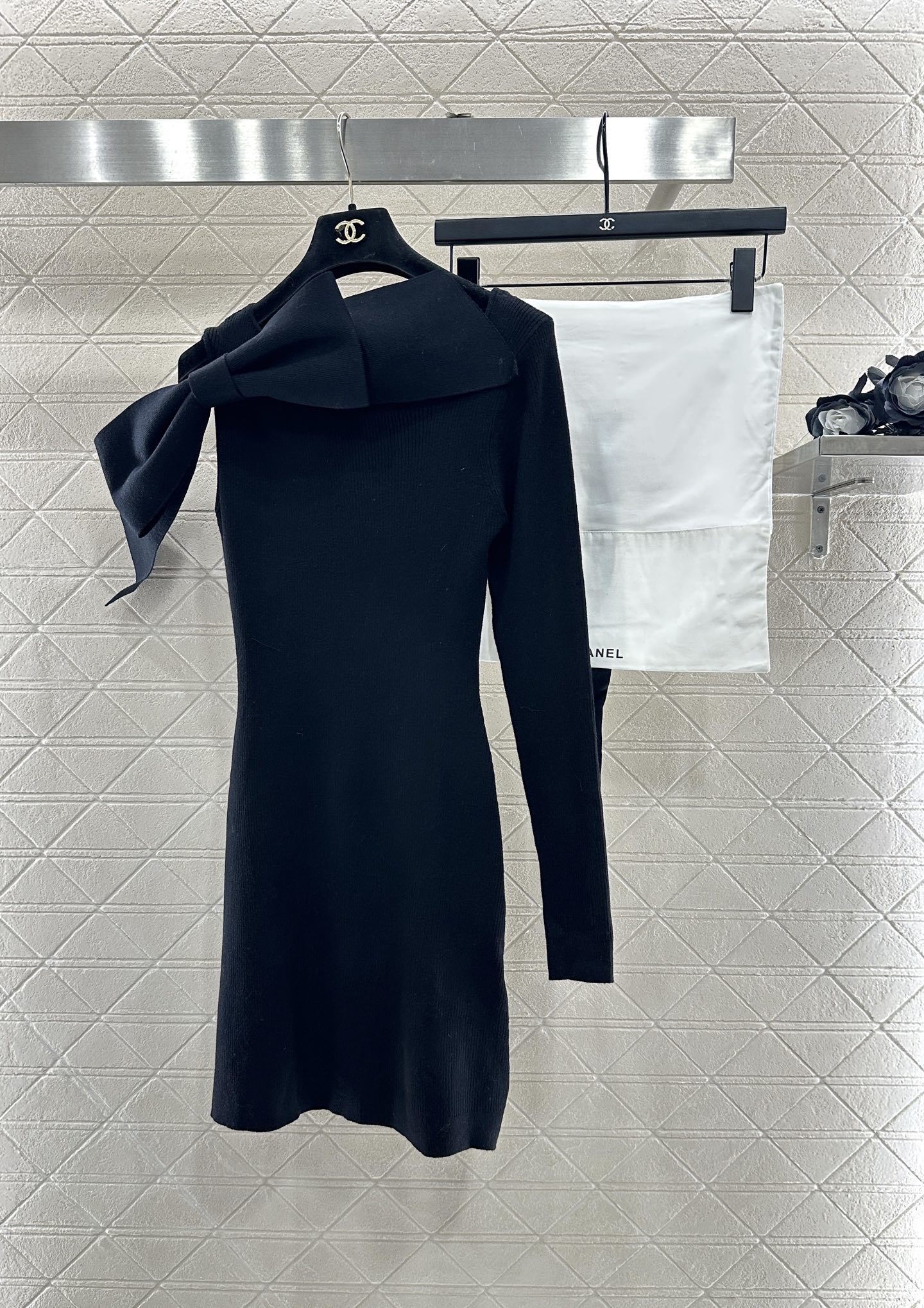 ♥Chane*♥2025新品上架 单袖蝴蝶结针织连衣裙定制YB羊绒羊毛纱线织造,质感高级,舒适柔软,圆领