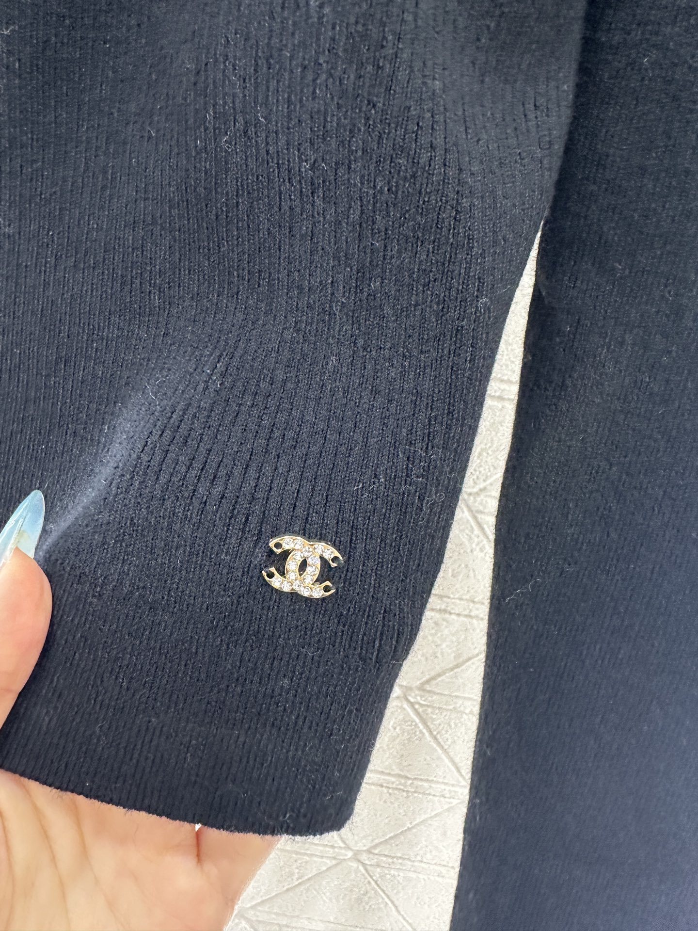 ♥Chane*♥2025新品上架 单袖蝴蝶结针织上衣定制YB羊绒羊毛纱线织造,质感高级,舒适柔软,圆领针