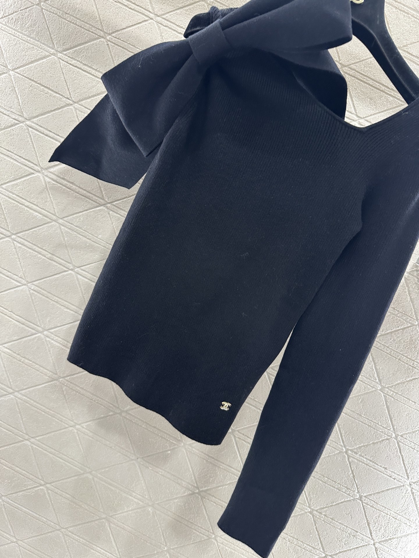 ♥Chane*♥2025新品上架 单袖蝴蝶结针织上衣定制YB羊绒羊毛纱线织造,质感高级,舒适柔软,圆领针