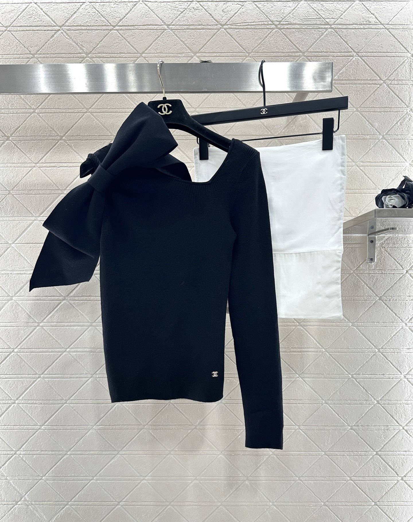 ♥Chane*♥2025新品上架 单袖蝴蝶结针织上衣定制YB羊绒羊毛纱线织造,质感高级,舒适柔软,圆领针