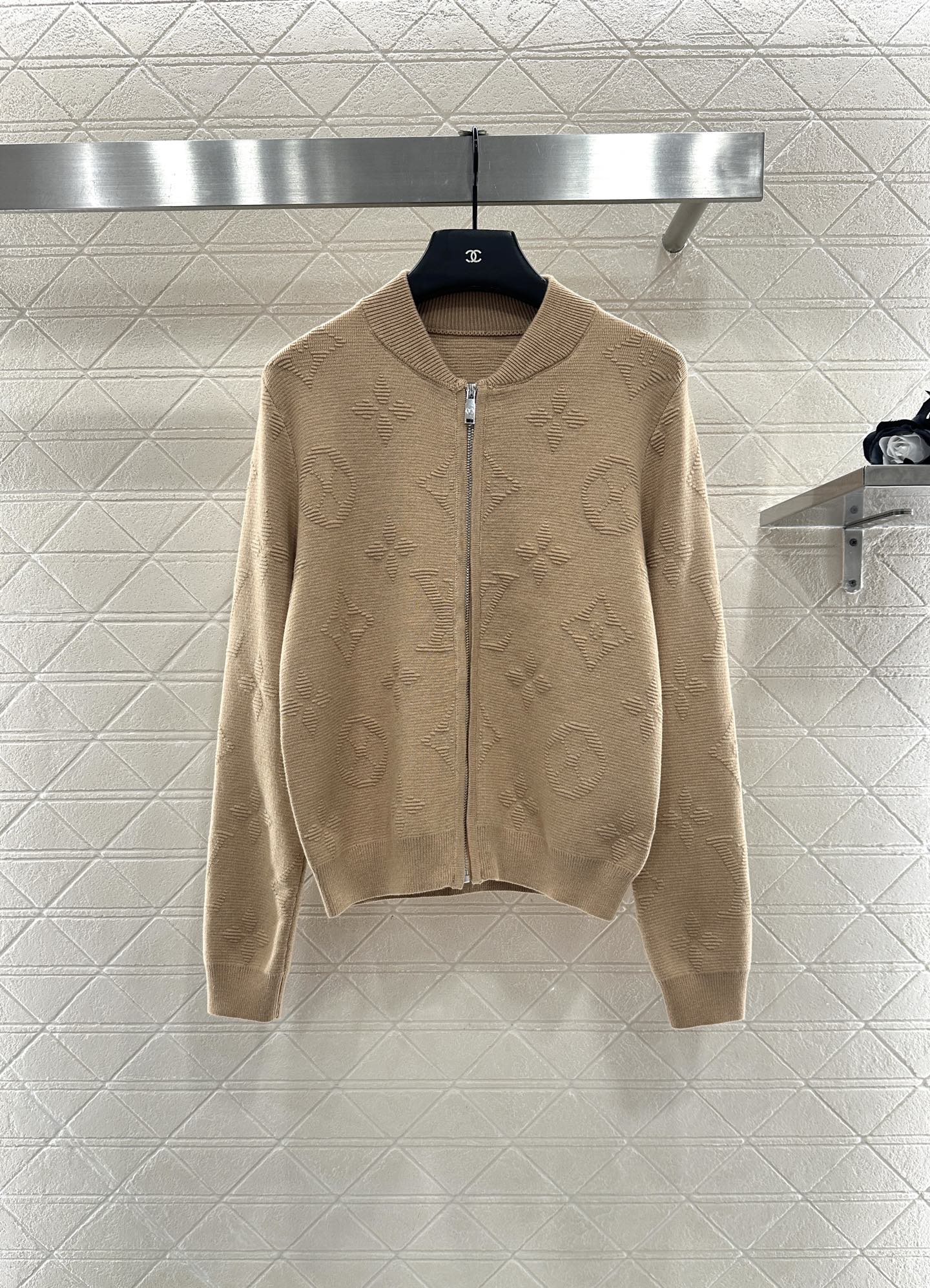 ♥Louis Vuitto*♥2025新品上架 提花针织外套定制YB羊毛纱线织造，提花工艺处理，呈现立体