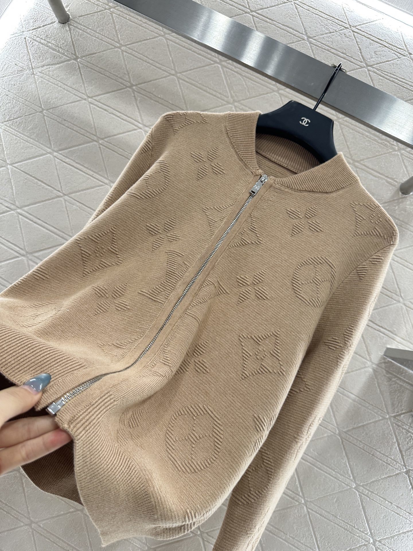 ♥Louis Vuitto*♥2025新品上架 提花针织外套定制YB羊毛纱线织造,提花工艺处理,呈现立体