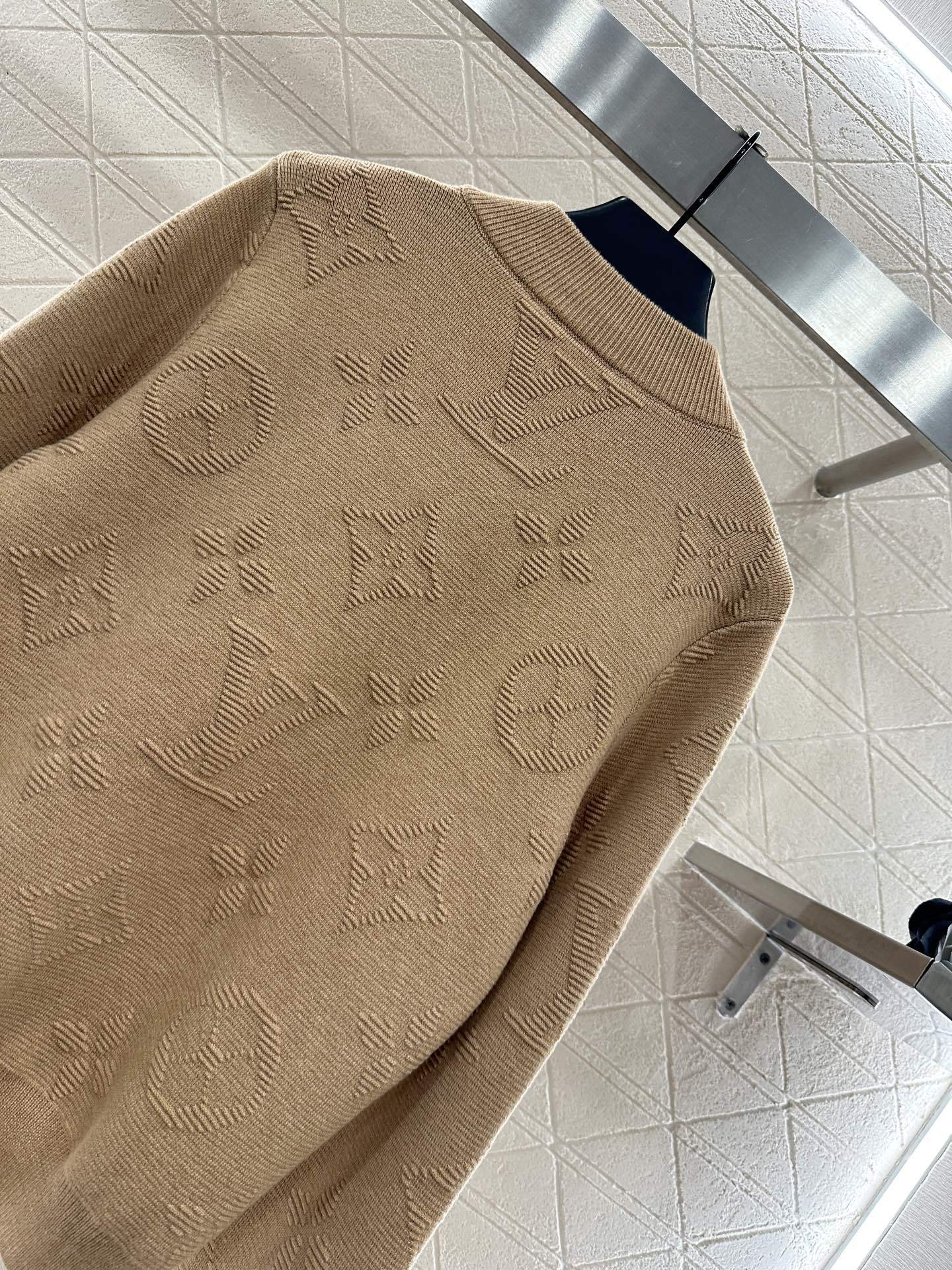 ♥Louis Vuitto*♥2025新品上架 提花针织外套定制YB羊毛纱线织造,提花工艺处理,呈现立体