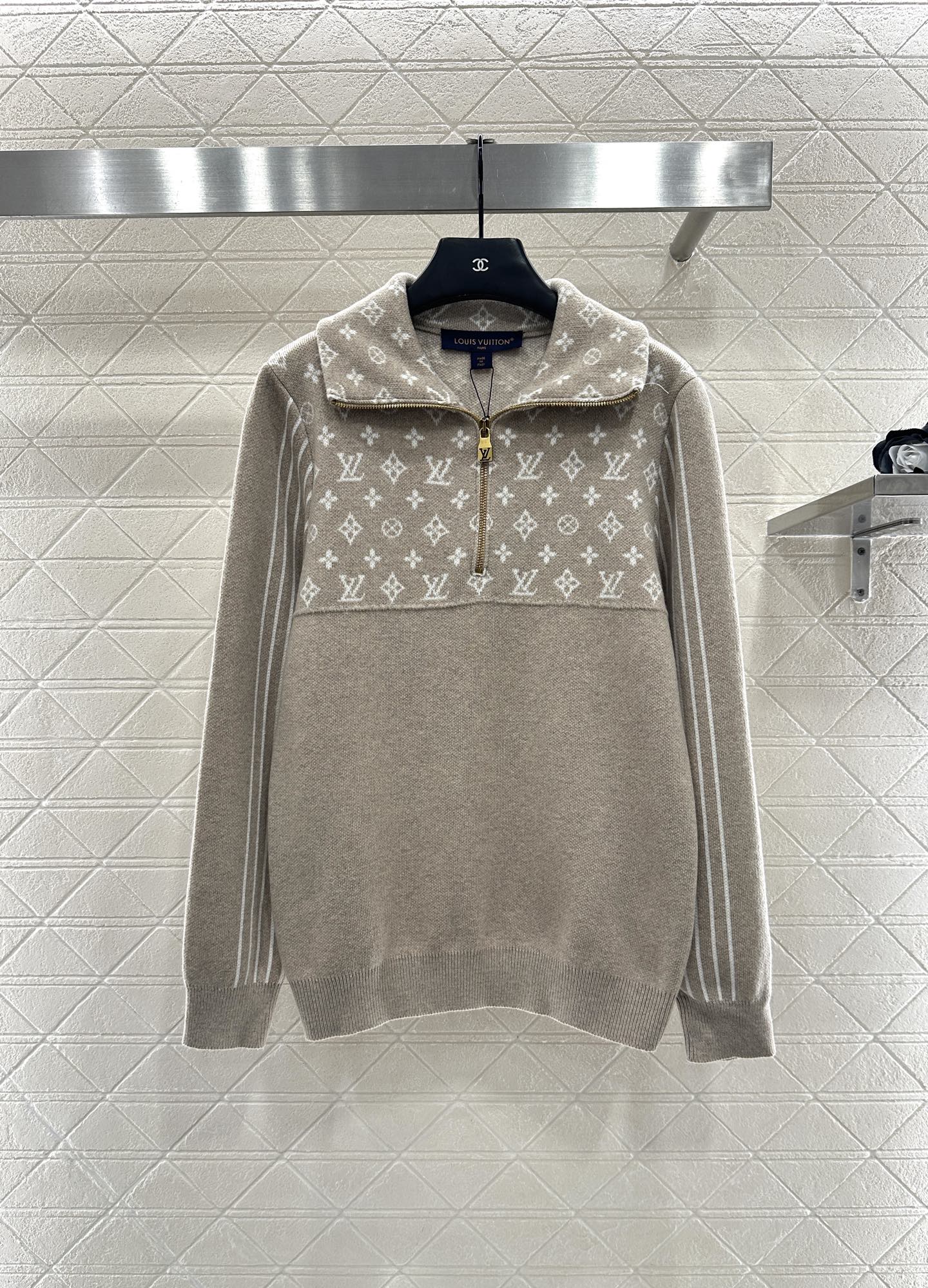 ♥Louis vuitto*♥2025新品上架 翻领拼接提花针织上衣定制YB羊毛纱线织造，柔软舒适，洋气