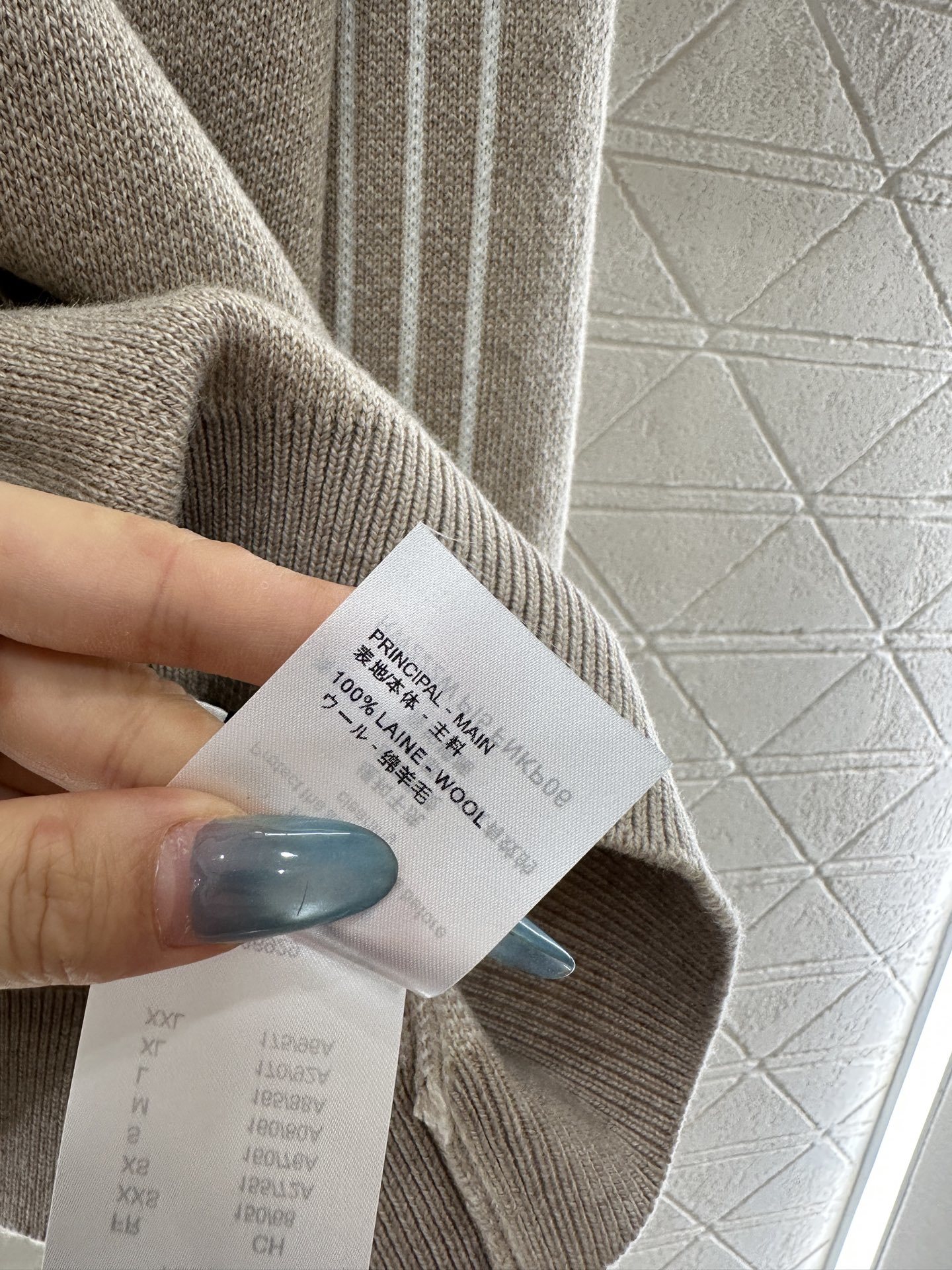 ♥Louis vuitto*♥2025新品上架 翻领拼接提花针织上衣定制YB羊毛纱线织造,柔软舒适,洋气