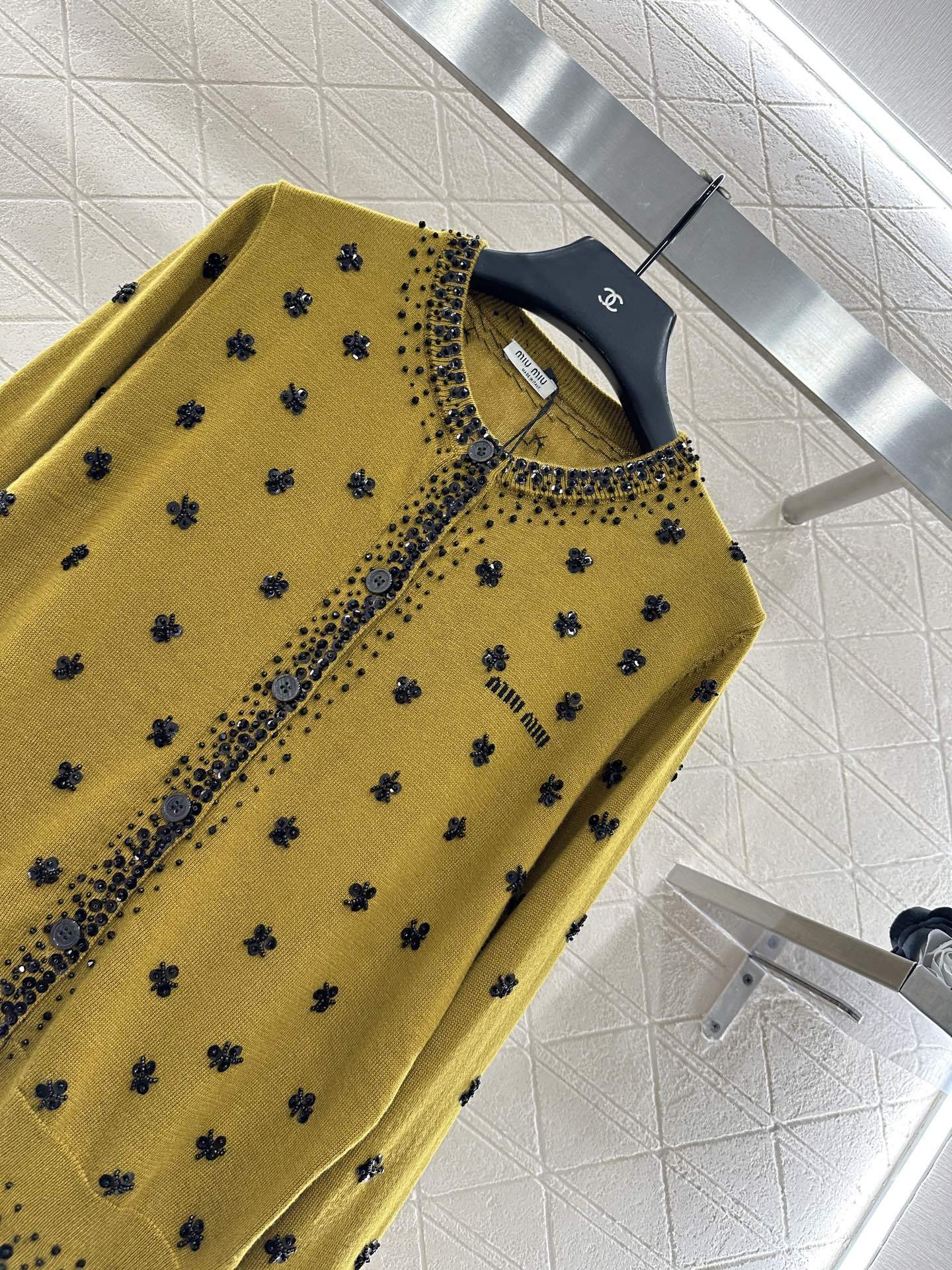 ♥Miumi*♥2025新品上架 亮片钉珠针织开衫定制YB羊毛纱线织造,密度细针织造,清晰毛感肌理,舒适