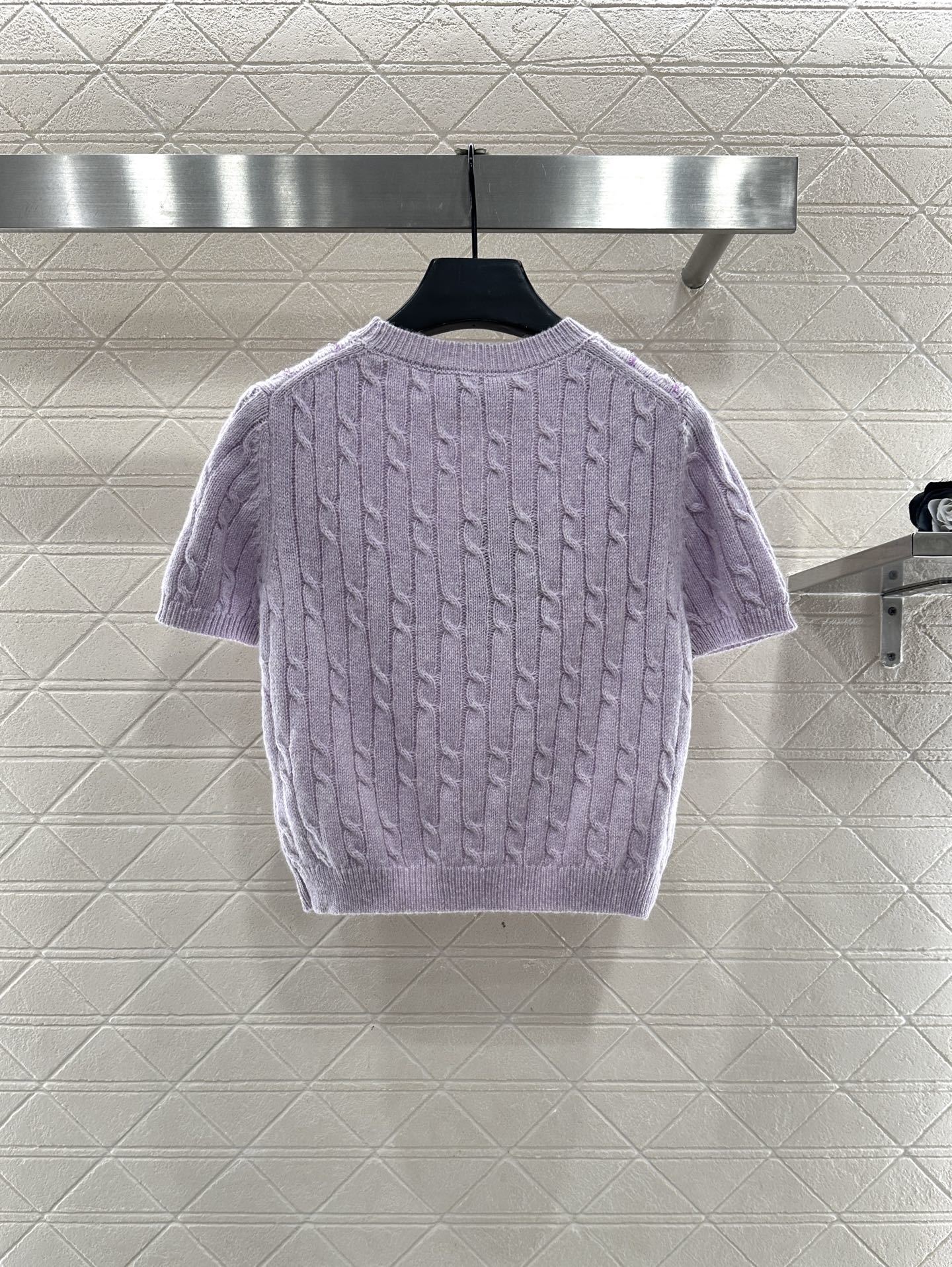 ♥Gucc*♥2025新品上架 套头麻花水钻针织短袖定制YB丝毛纱线织造,质感高级,舒适柔软,圆领针织短