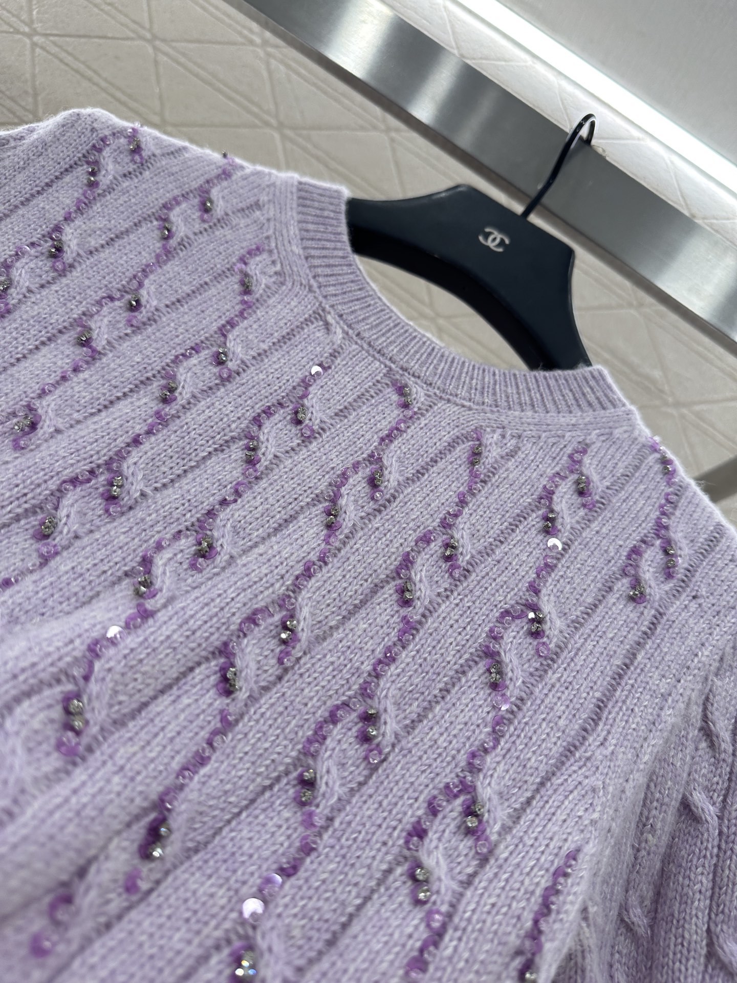 ♥Gucc*♥2025新品上架 套头麻花水钻针织短袖定制YB丝毛纱线织造,质感高级,舒适柔软,圆领针织短