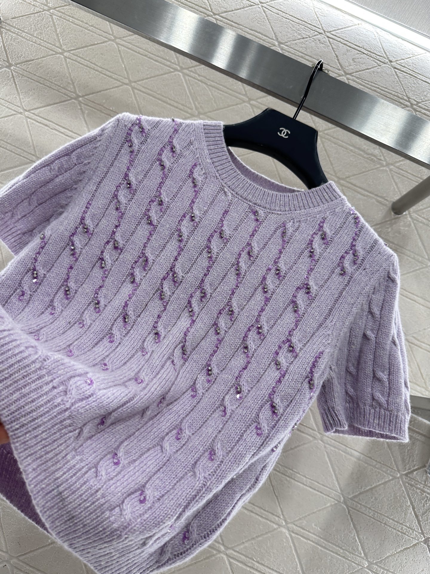 ♥Gucc*♥2025新品上架 套头麻花水钻针织短袖定制YB丝毛纱线织造,质感高级,舒适柔软,圆领针织短