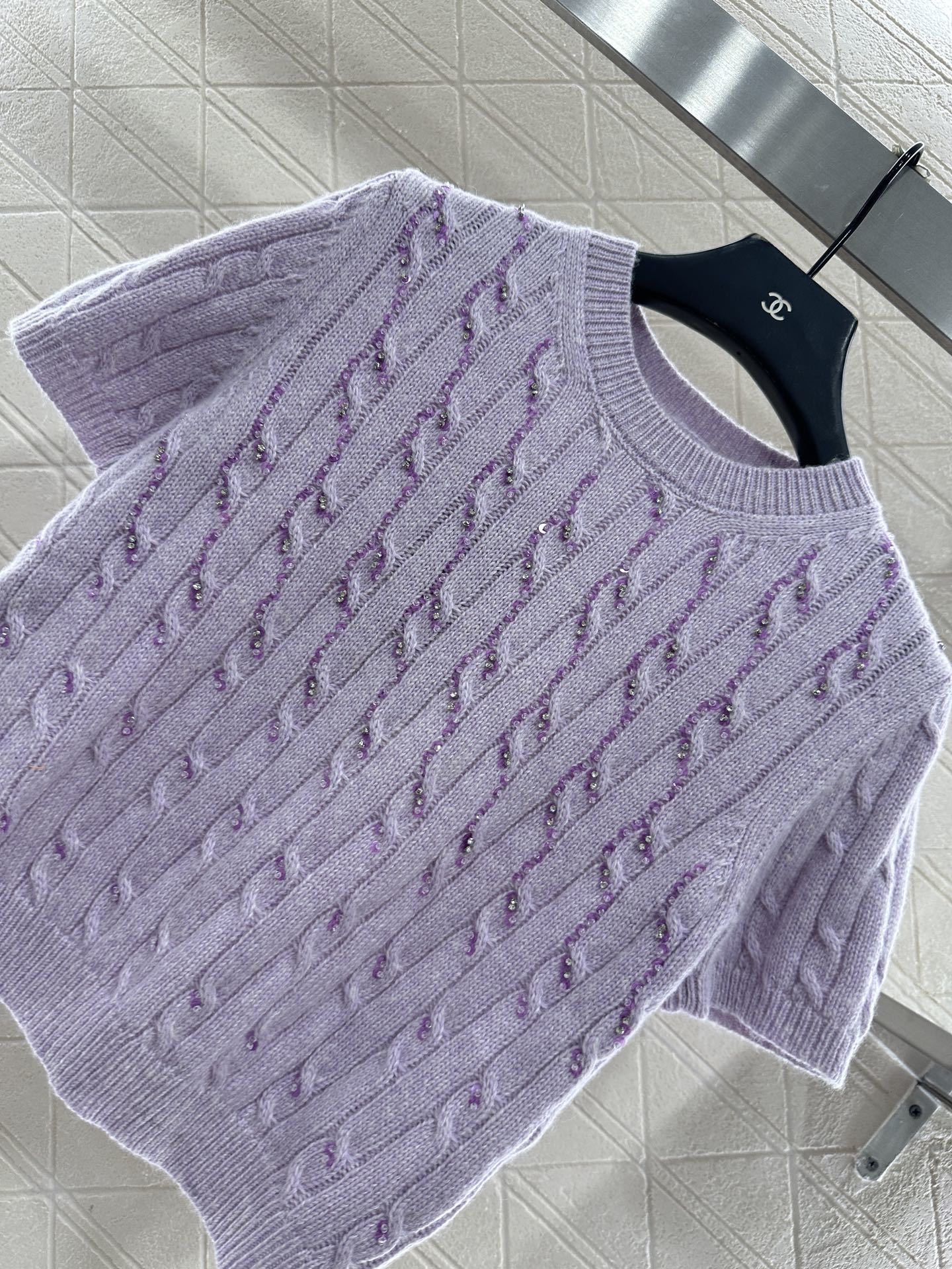 ♥Gucc*♥2025新品上架 套头麻花水钻针织短袖定制YB丝毛纱线织造,质感高级,舒适柔软,圆领针织短