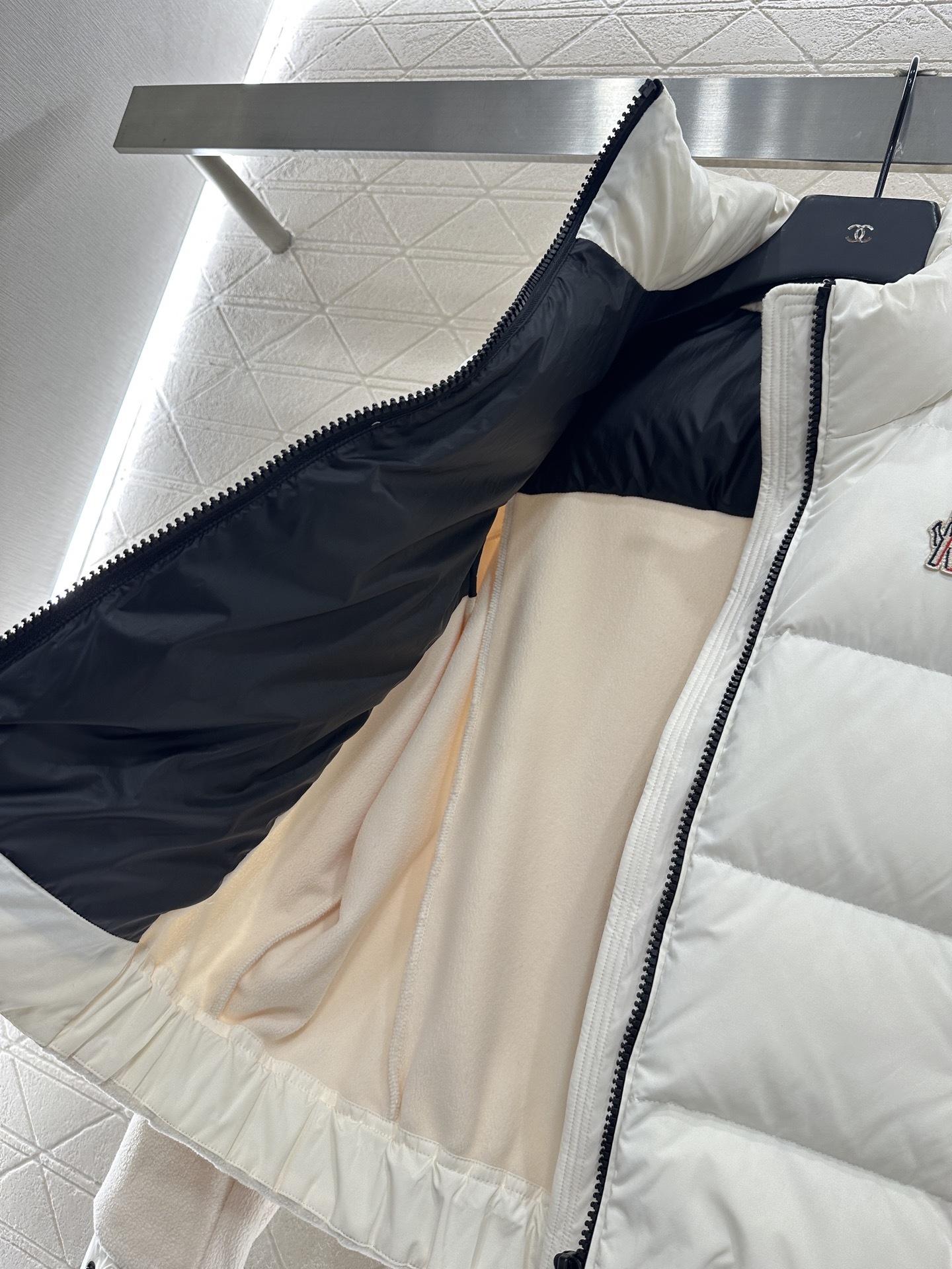 ♥Moncle*♥2025新品上架 立领拼接拉链羽绒服定制YB泰迪绒➕尼龙材质,其工艺还原,升级材质,带