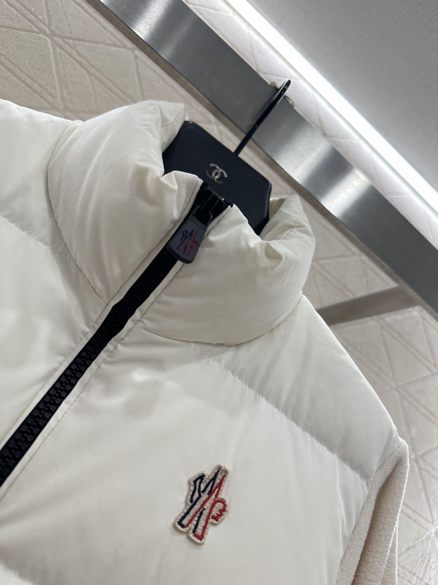 ♥Moncle*♥2025新品上架 立领拼接拉链羽绒服定制YB泰迪绒➕尼龙材质,其工艺还原,升级材质,带