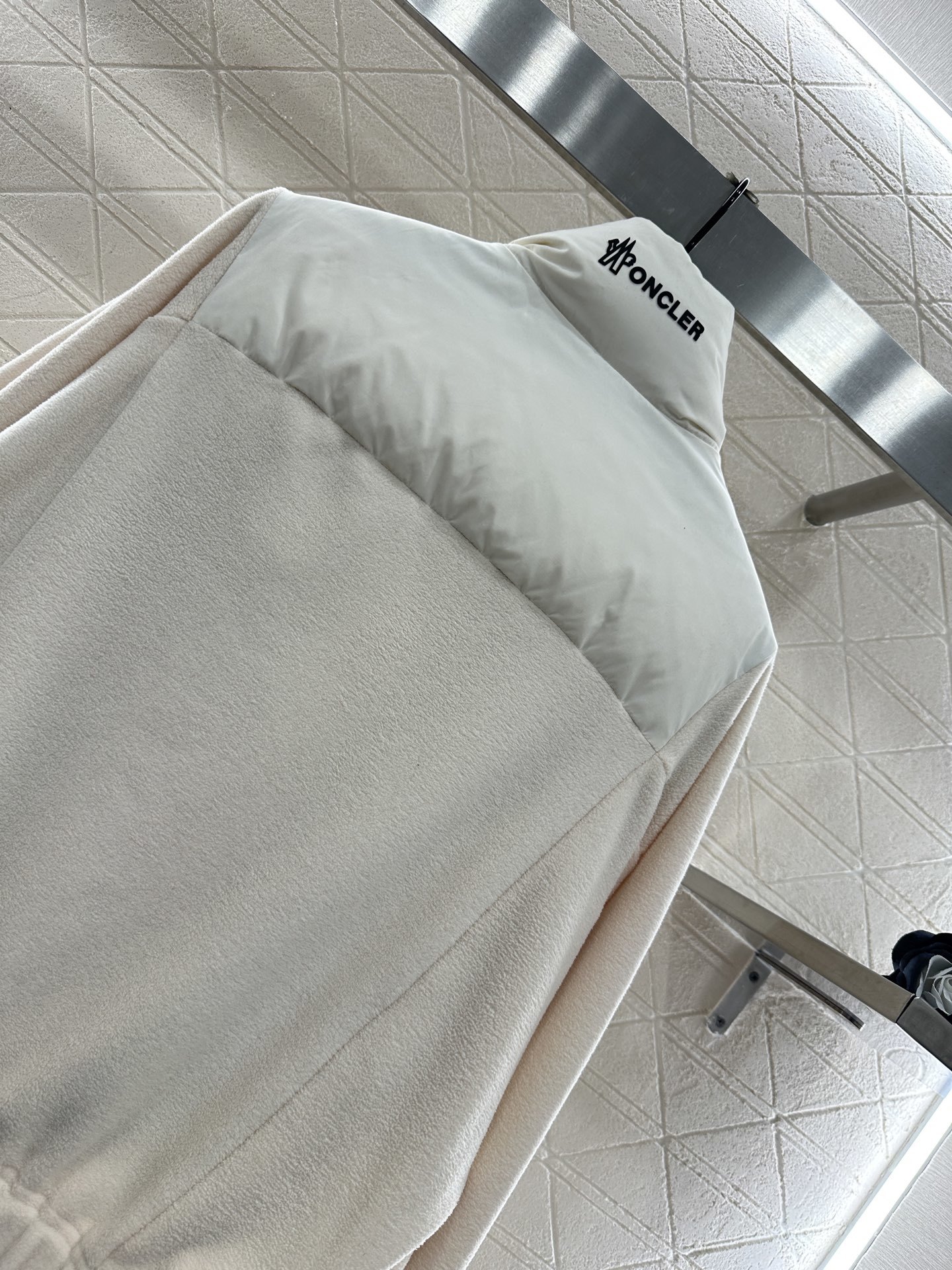 ♥Moncle*♥2025新品上架 立领拼接拉链羽绒服定制YB泰迪绒➕尼龙材质,其工艺还原,升级材质,带