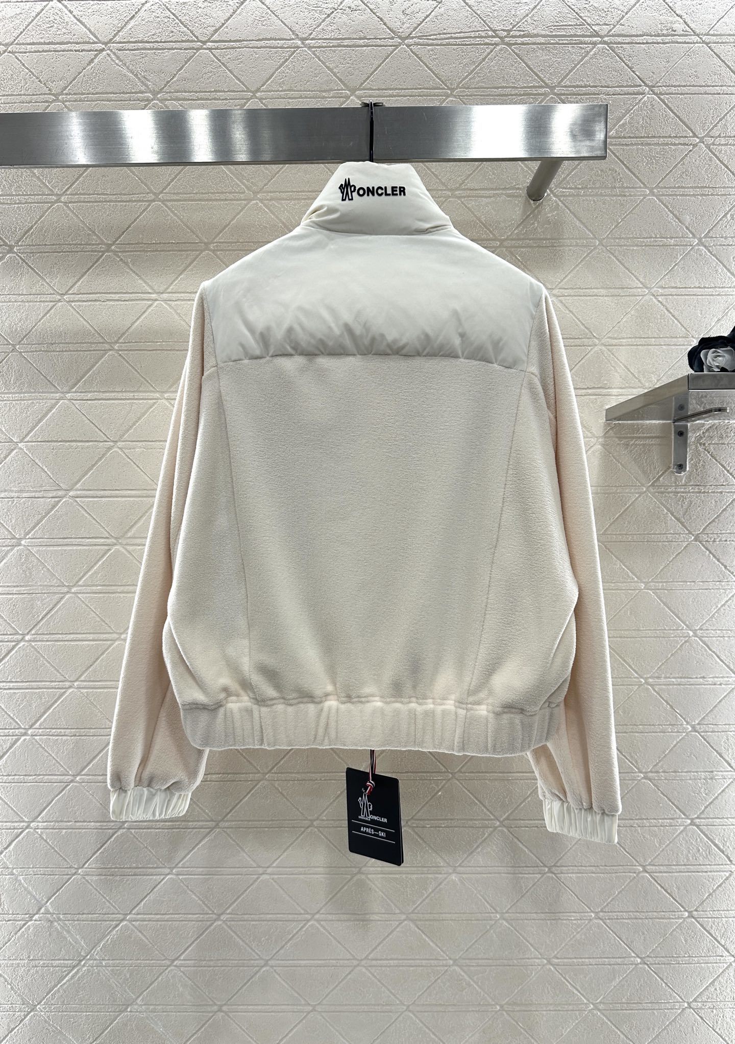 ♥Moncle*♥2025新品上架 立领拼接拉链羽绒服定制YB泰迪绒➕尼龙材质,其工艺还原,升级材质,带