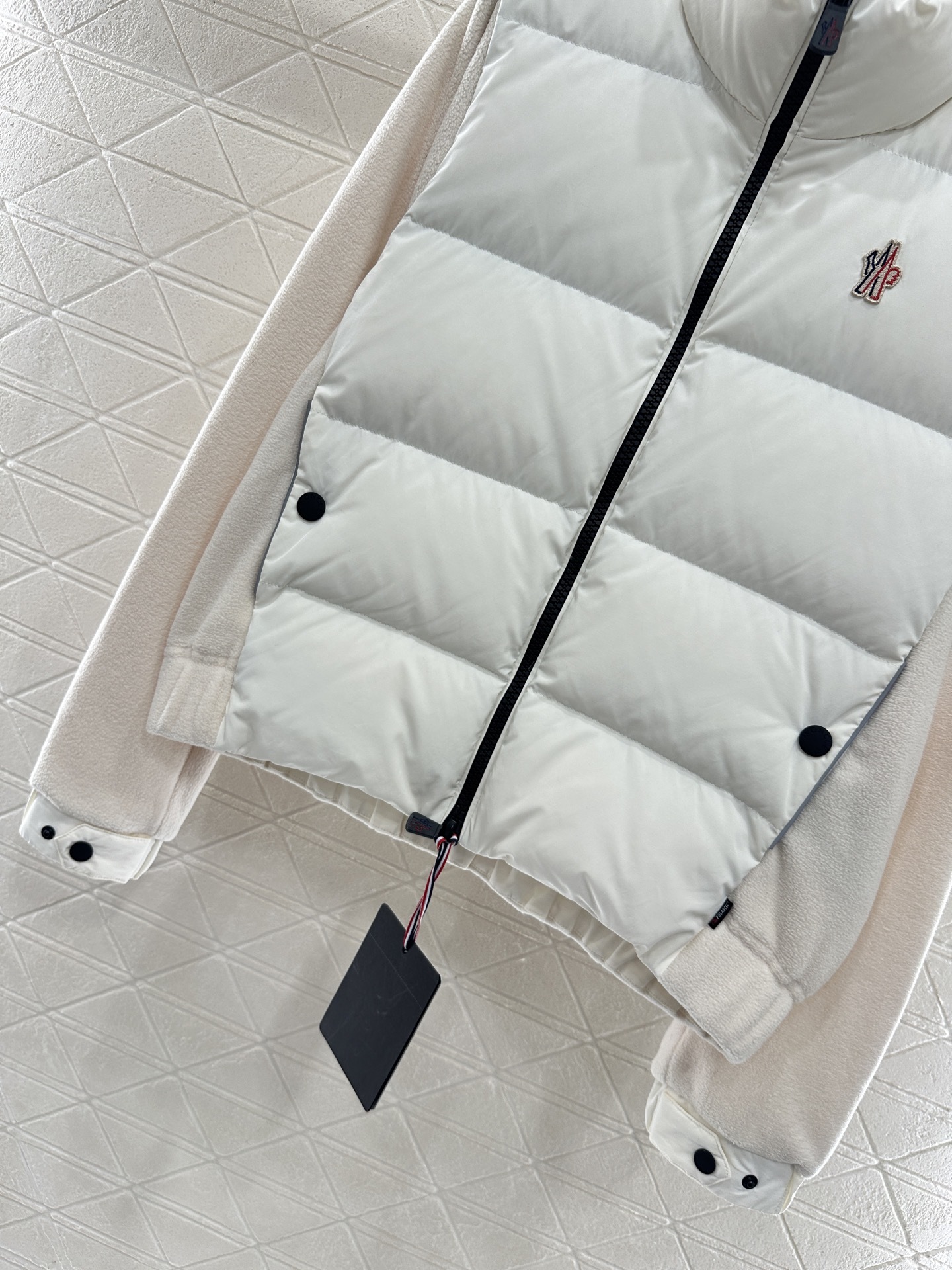 ♥Moncle*♥2025新品上架 立领拼接拉链羽绒服定制YB泰迪绒➕尼龙材质,其工艺还原,升级材质,带