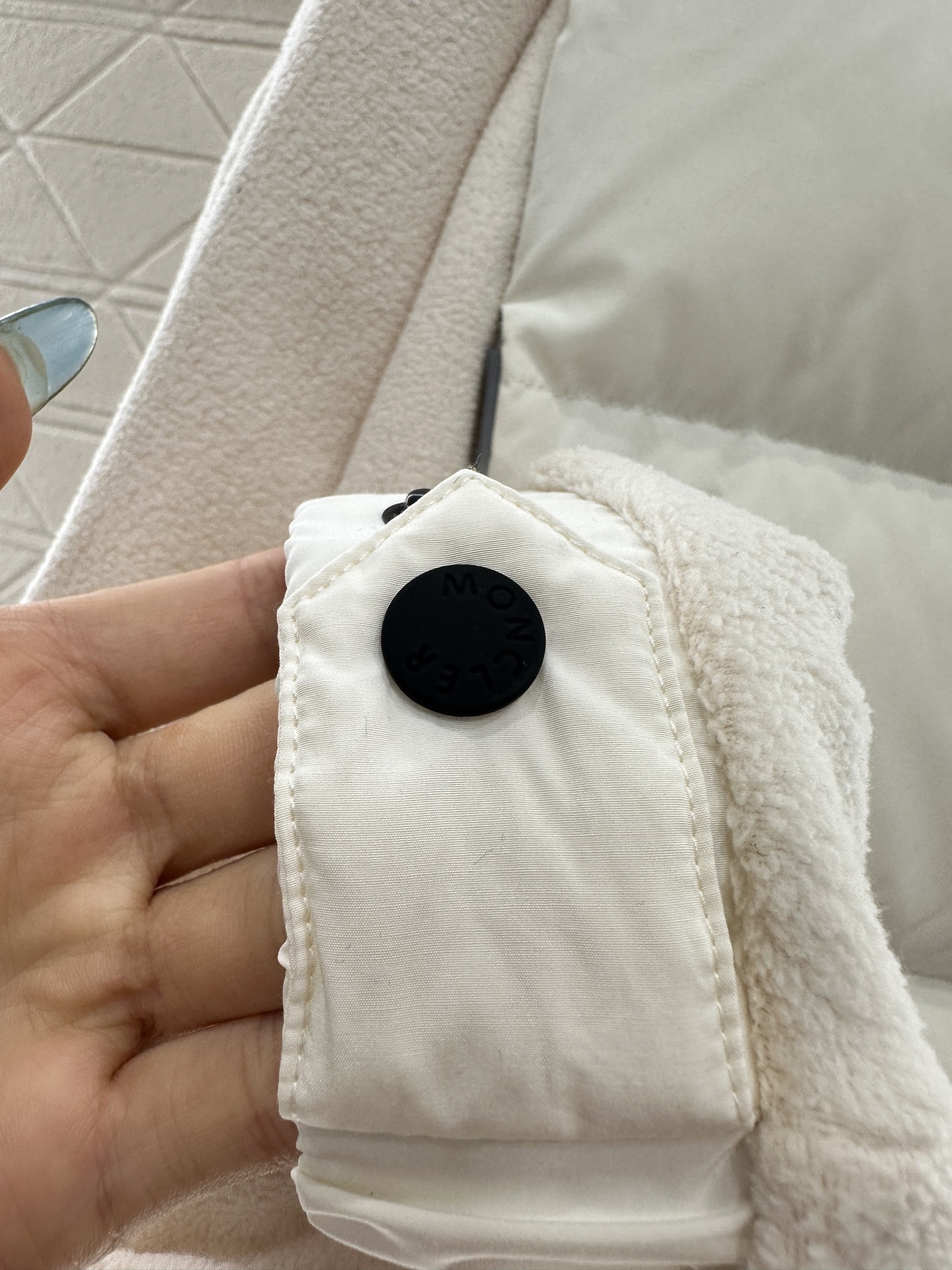 ♥Moncle*♥2025新品上架 立领拼接拉链羽绒服定制YB泰迪绒➕尼龙材质,其工艺还原,升级材质,带