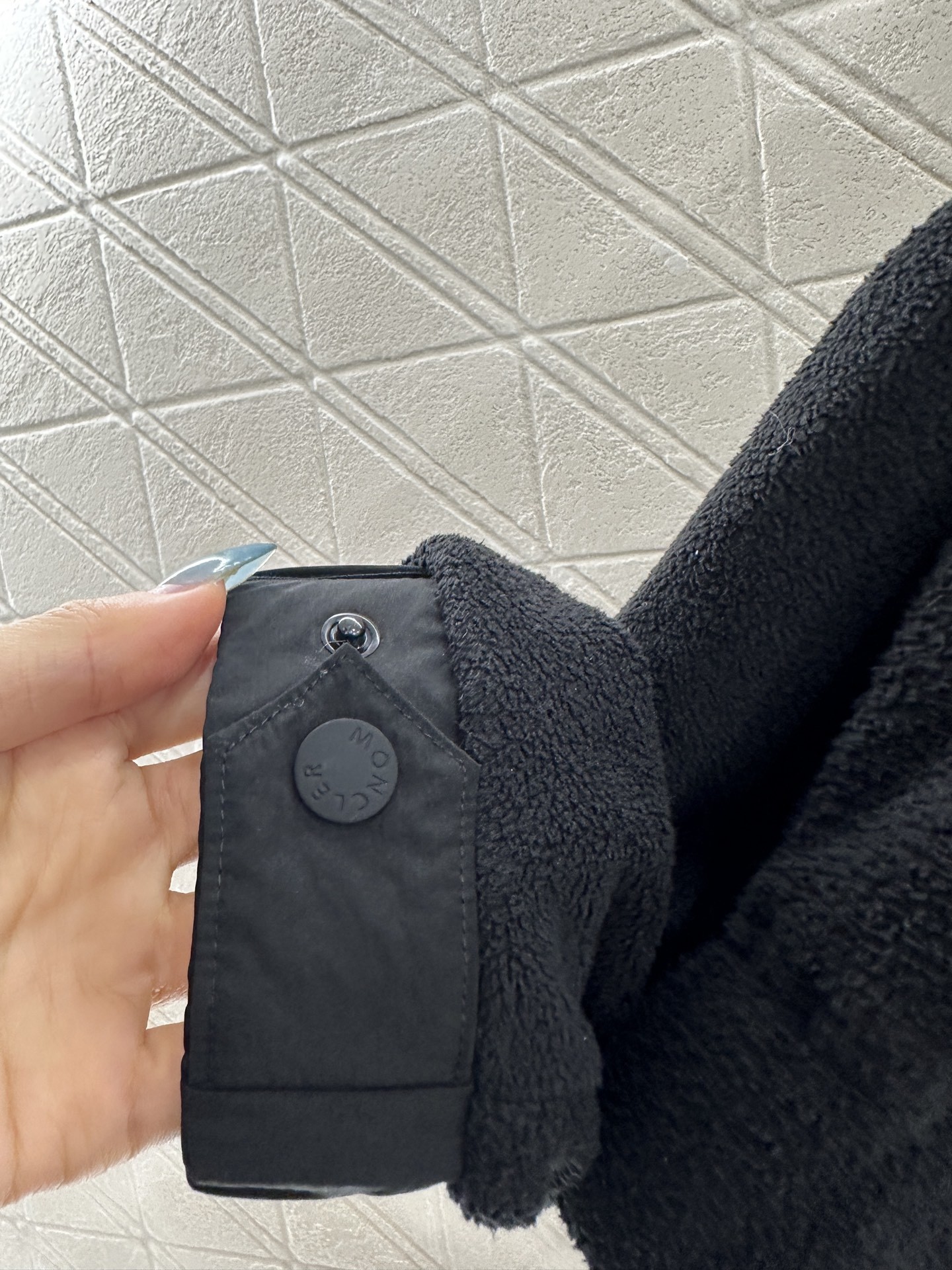 ♥Moncle*♥2025新品上架 立领拼接拉链羽绒服定制YB泰迪绒➕尼龙材质,其工艺还原,升级材质,带