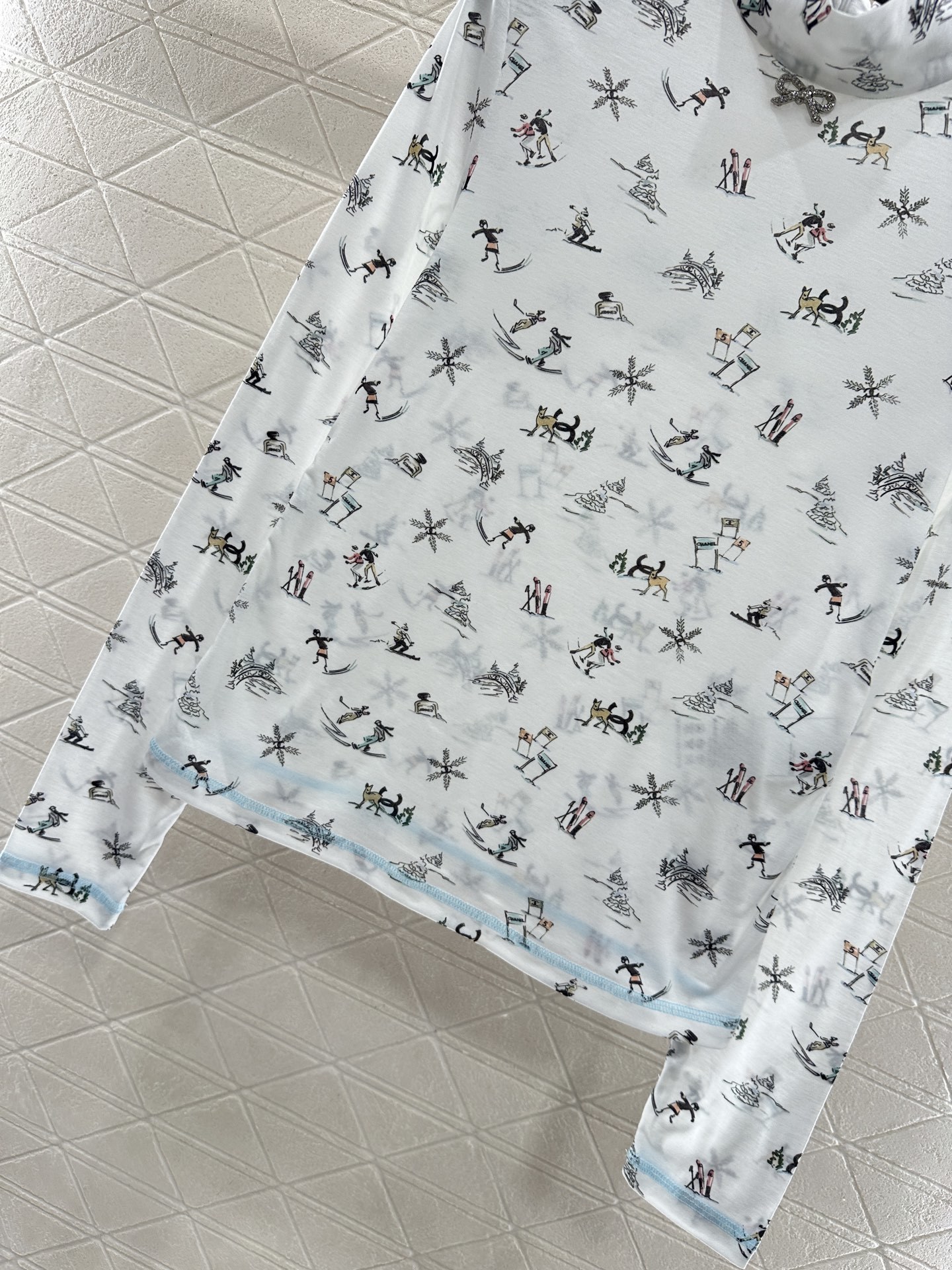 ♥Chane*♥2025新品上架 修身滑雪印花高领上衣定制YB斜纹棉材质,质感舒适,弹力十足,修身高领上