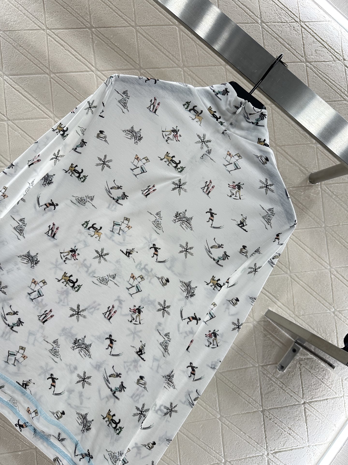 ♥Chane*♥2025新品上架 修身滑雪印花高领上衣定制YB斜纹棉材质,质感舒适,弹力十足,修身高领上