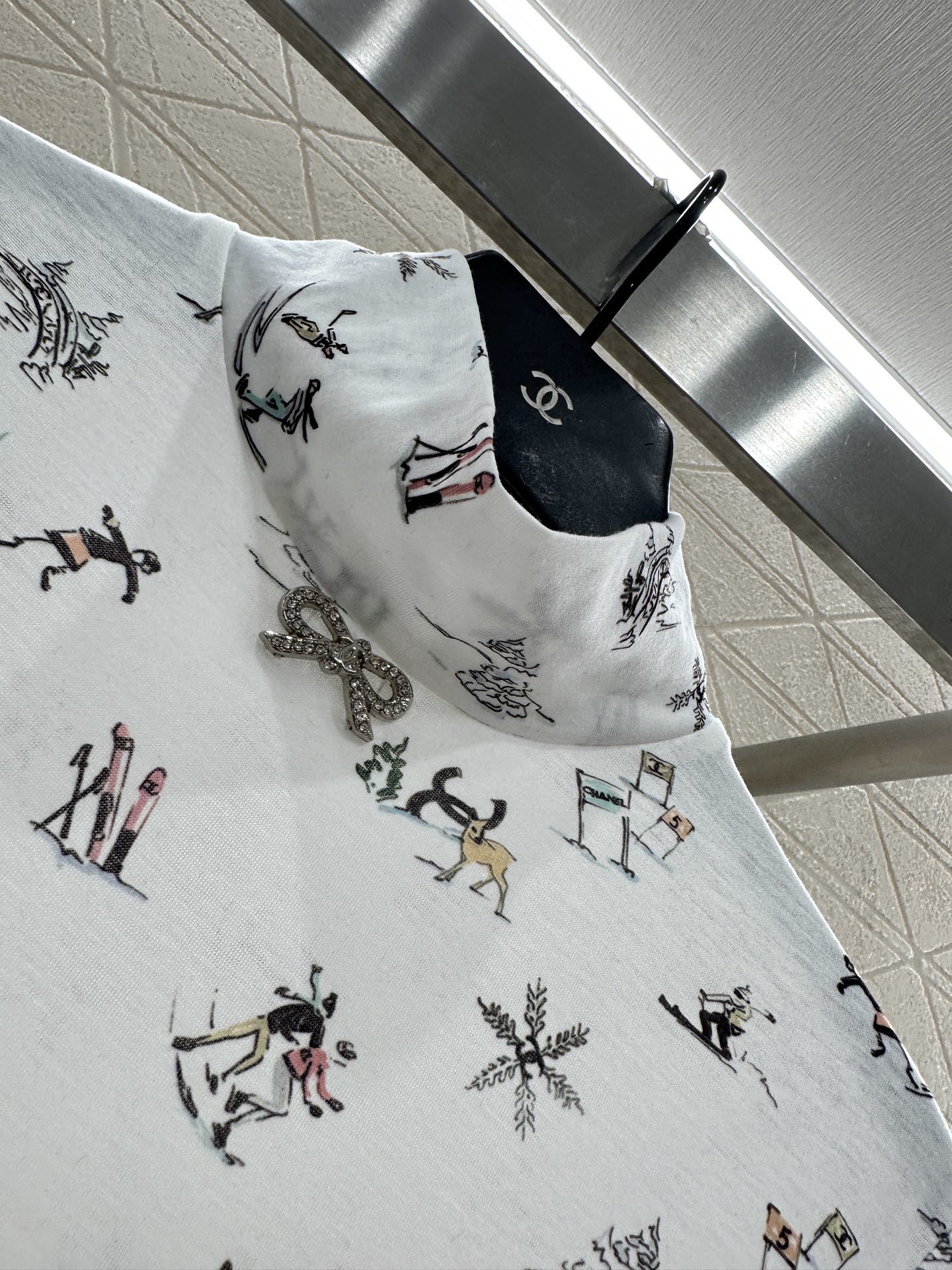 ♥Chane*♥2025新品上架 修身滑雪印花高领上衣定制YB斜纹棉材质,质感舒适,弹力十足,修身高领上