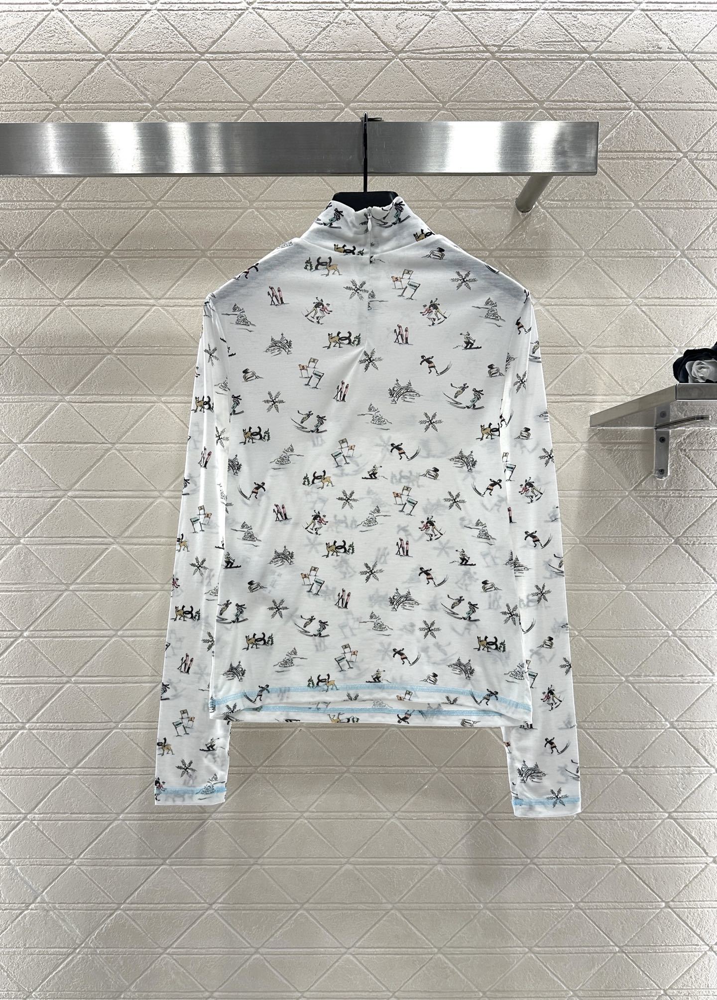 ♥Chane*♥2025新品上架 修身滑雪印花高领上衣定制YB斜纹棉材质,质感舒适,弹力十足,修身高领上