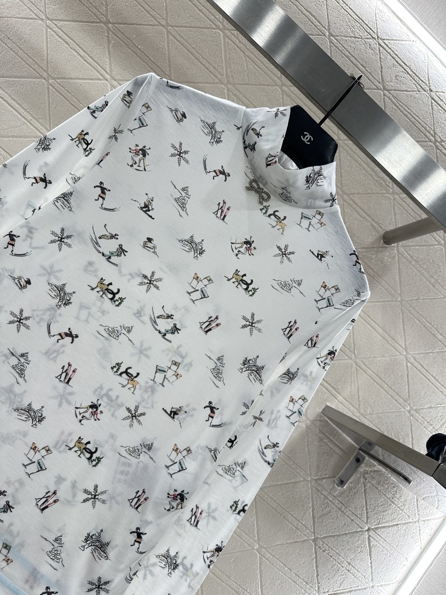 ♥Chane*♥2025新品上架 修身滑雪印花高领上衣定制YB斜纹棉材质,质感舒适,弹力十足,修身高领上