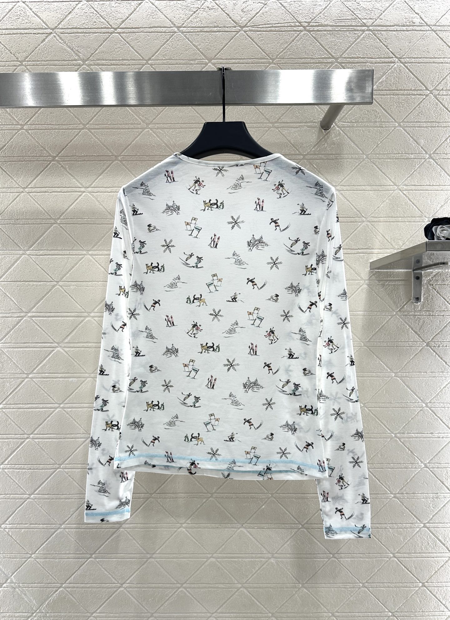 ♥Chane*♥2025新品上架 圆领设计滑雪印花上衣定制YB斜纹棉材质,质感舒适,弹力十足,修身圆领上