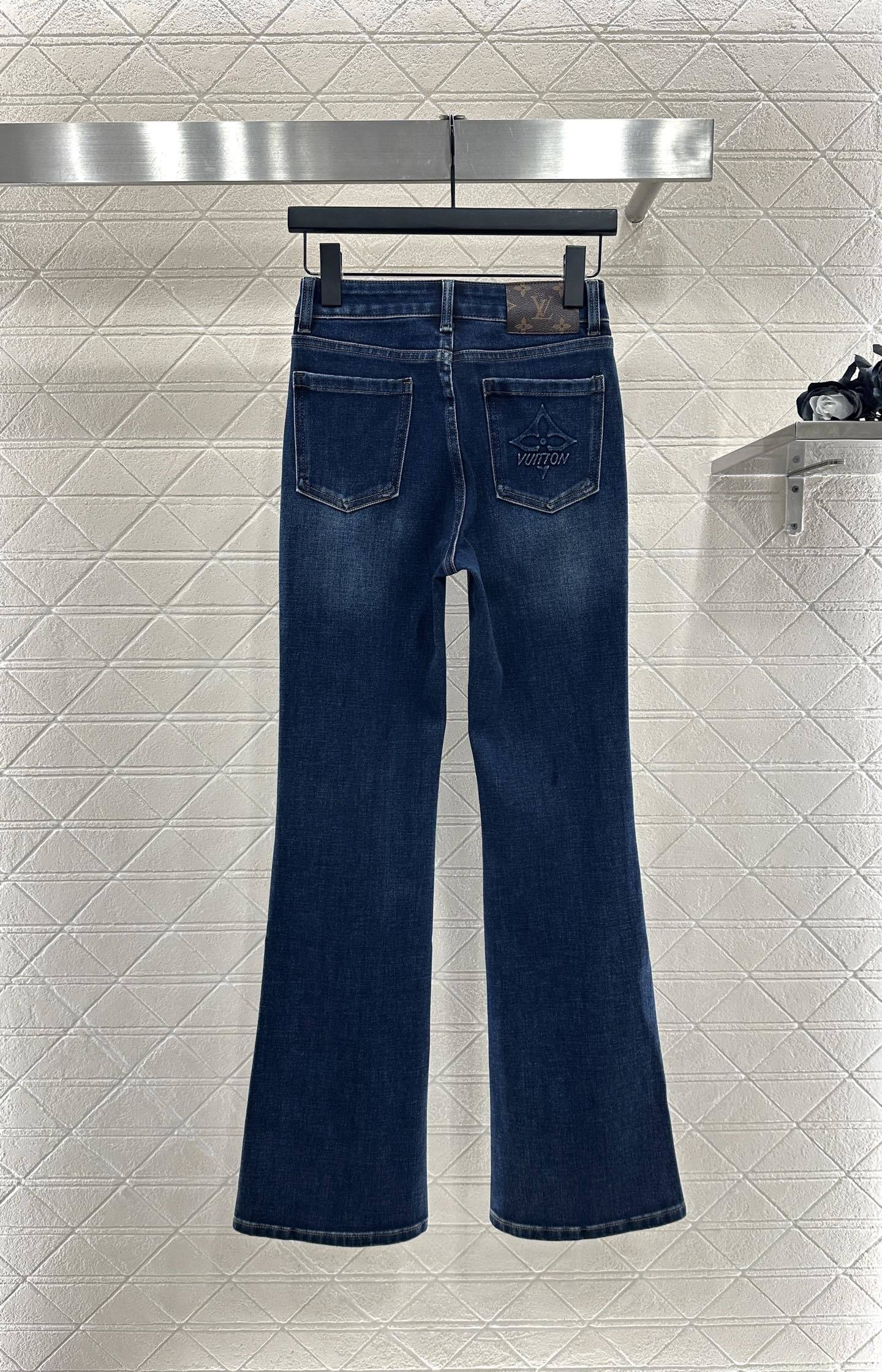 ♥Louis vuitto*♥2025新品上架 皮标牛仔微喇长裤定制YB斜纹棉牛仔材质,舒适弹力,穿搭有