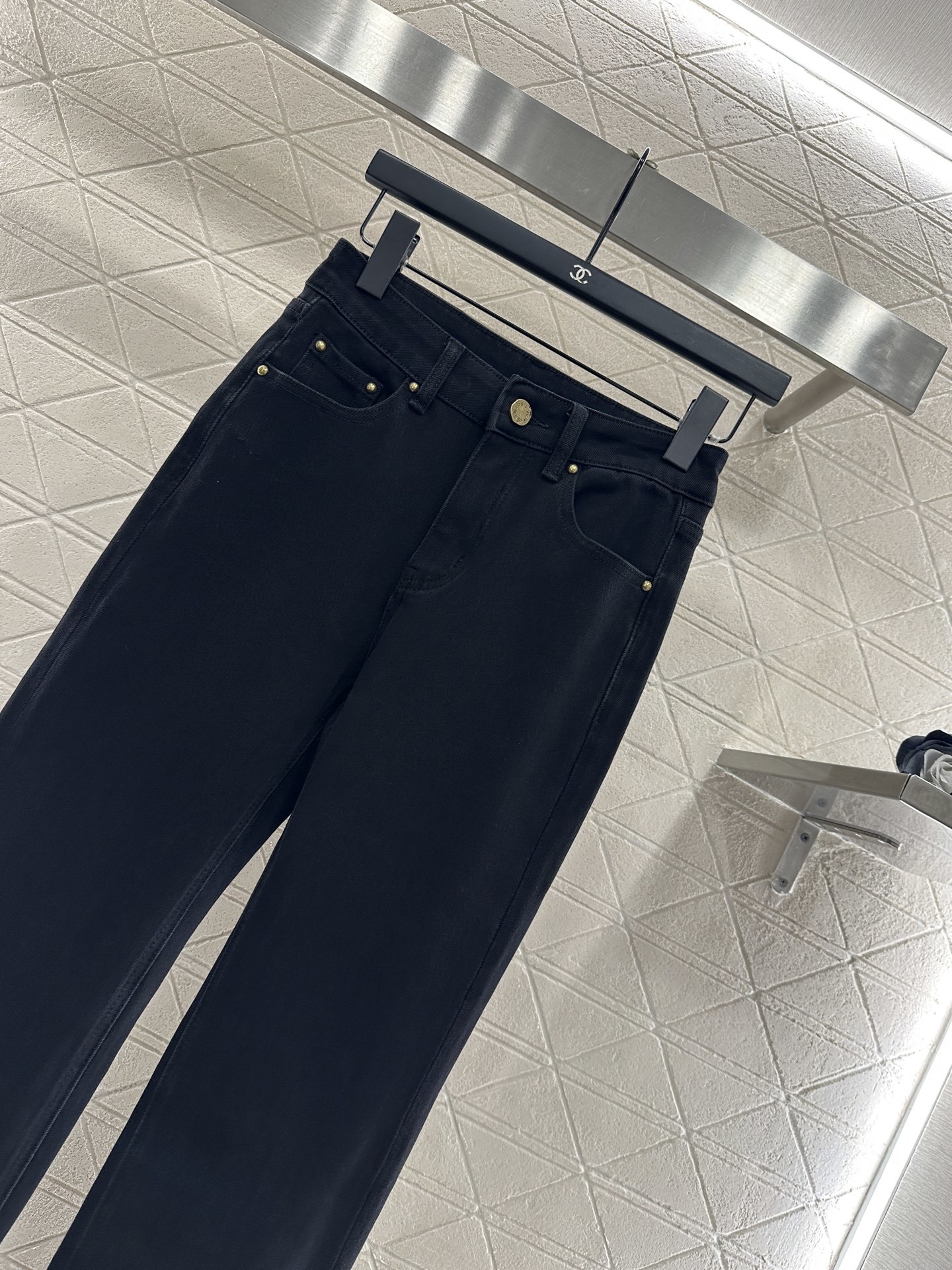 ♥Louis vuitto*♥2025新品上架 皮标牛仔微喇长裤定制YB斜纹棉牛仔材质,舒适弹力,穿搭有