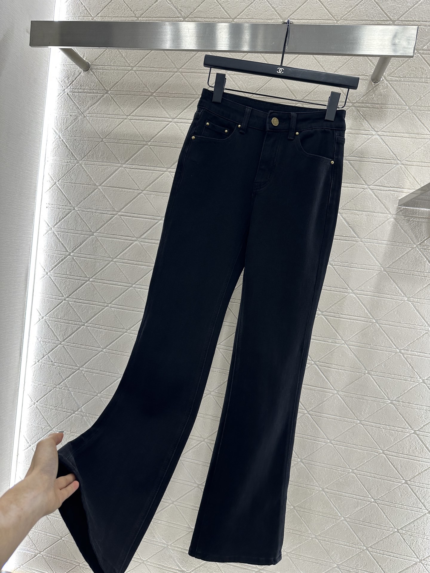 ♥Louis vuitto*♥2025新品上架 皮标牛仔微喇长裤定制YB斜纹棉牛仔材质,舒适弹力,穿搭有