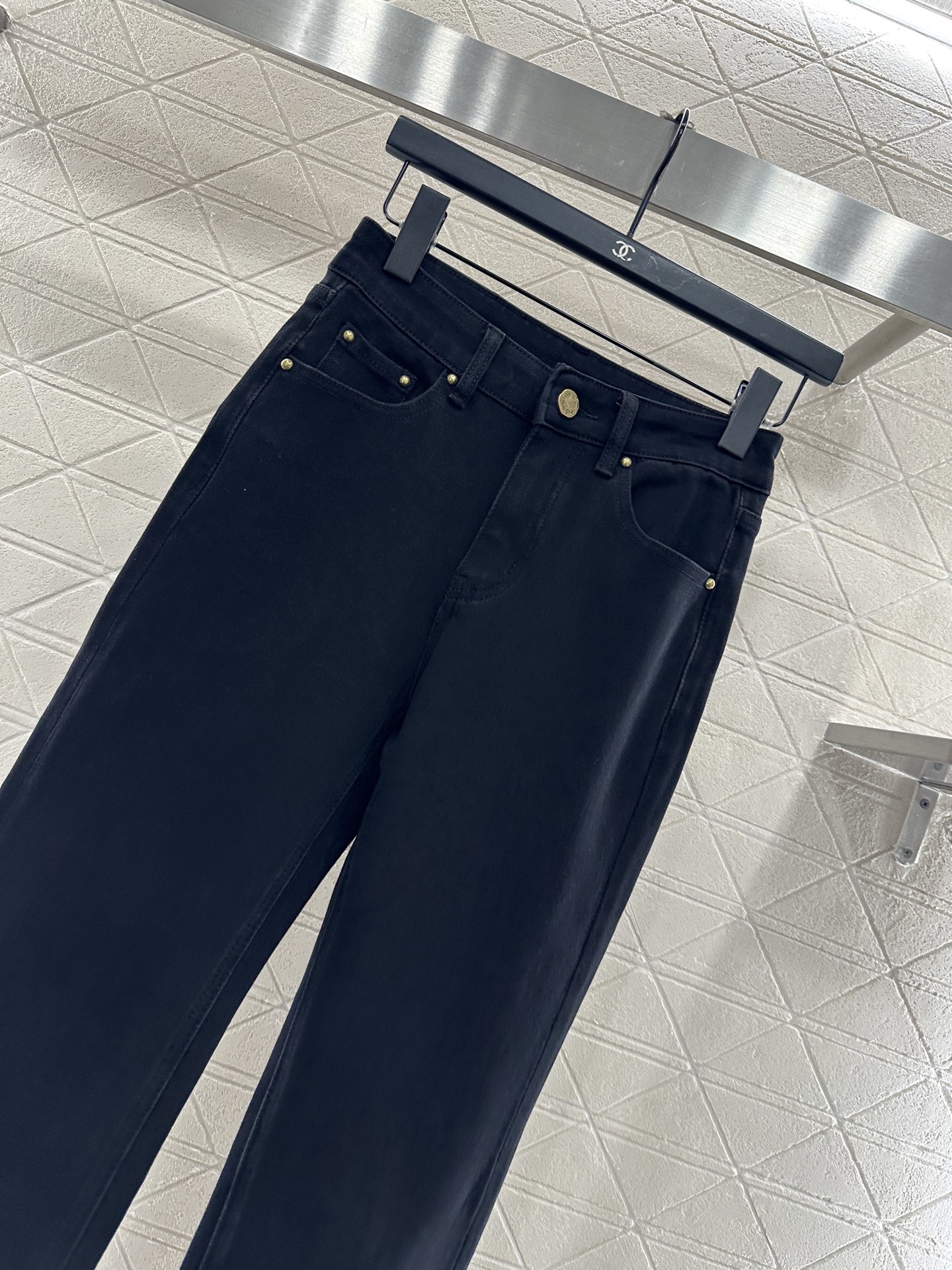 ♥Louis vuitto*♥2025新品上架 皮标牛仔微喇长裤定制YB斜纹棉牛仔材质,舒适弹力,穿搭有