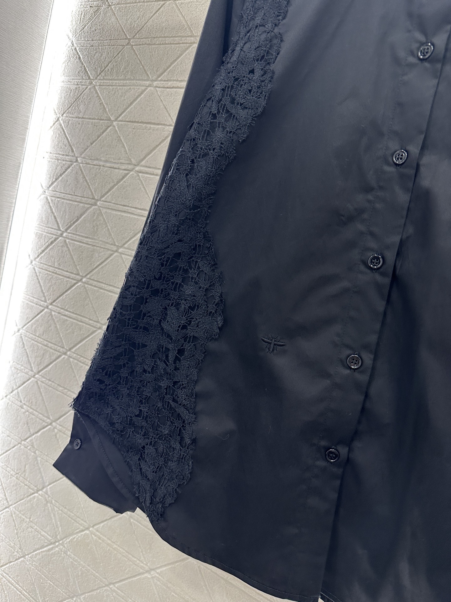 ♥Dio*♥2025新品上架 纯色蕾丝衬衣定制YB斜纹全棉材质,质感光泽,舒适透气,长袖衬衫版型,利落宽