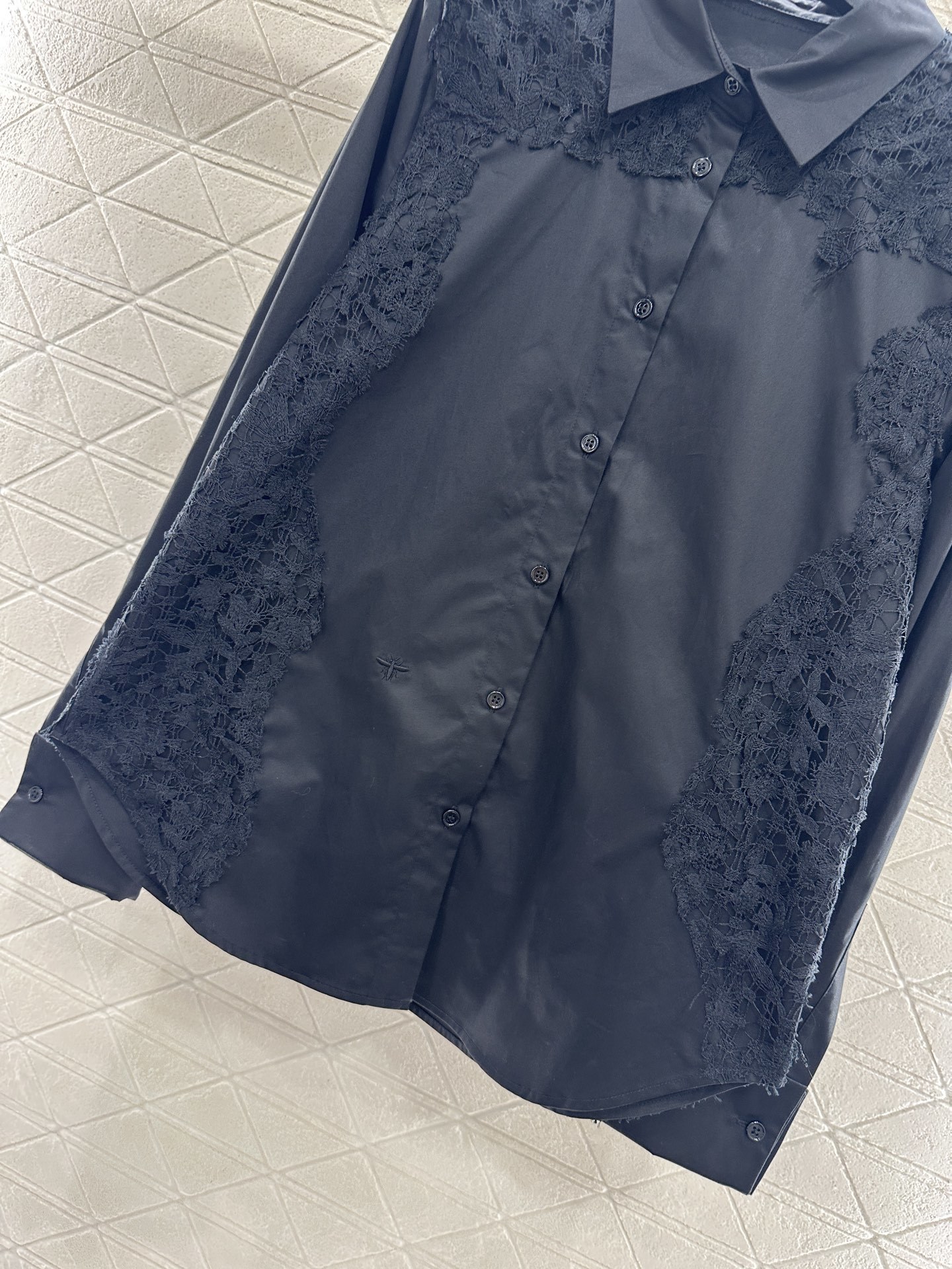 ♥Dio*♥2025新品上架 纯色蕾丝衬衣定制YB斜纹全棉材质,质感光泽,舒适透气,长袖衬衫版型,利落宽