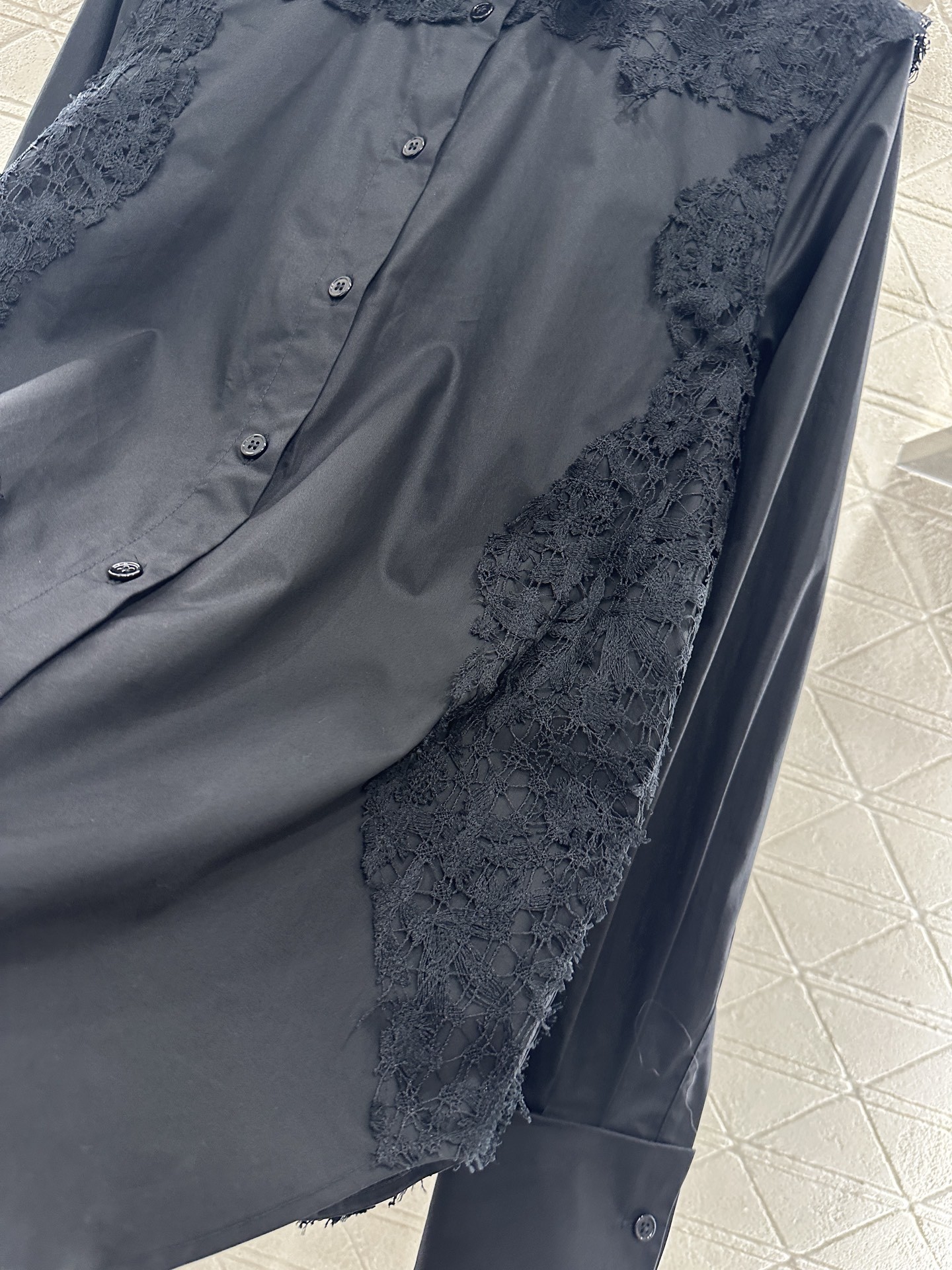 ♥Dio*♥2025新品上架 纯色蕾丝衬衣定制YB斜纹全棉材质,质感光泽,舒适透气,长袖衬衫版型,利落宽