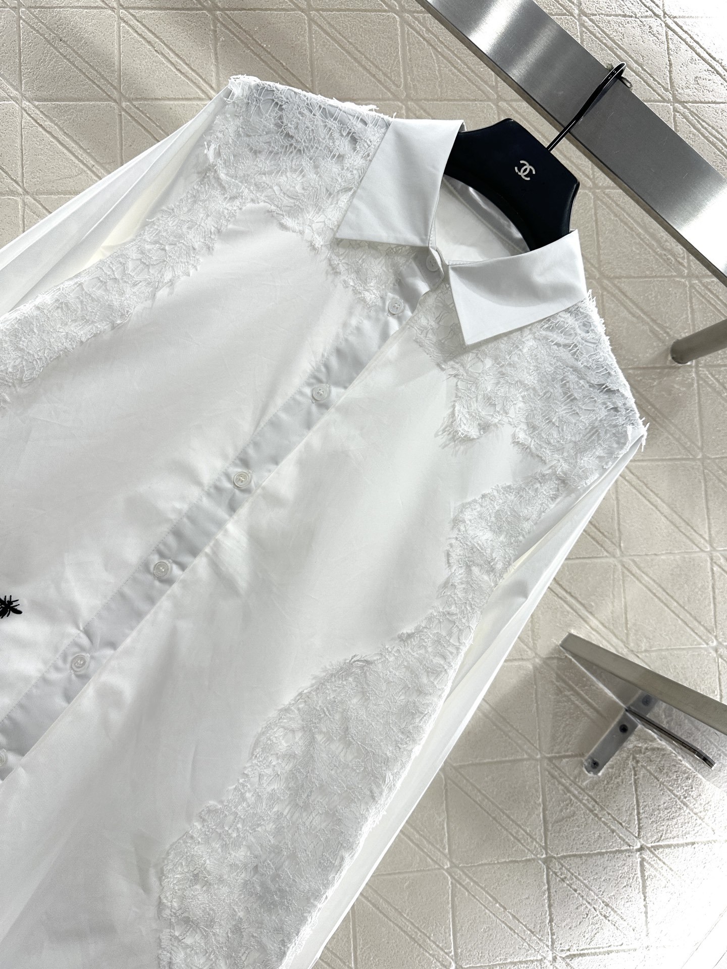 ♥Dio*♥2025新品上架 纯色蕾丝衬衣定制YB斜纹全棉材质,质感光泽,舒适透气,长袖衬衫版型,利落宽