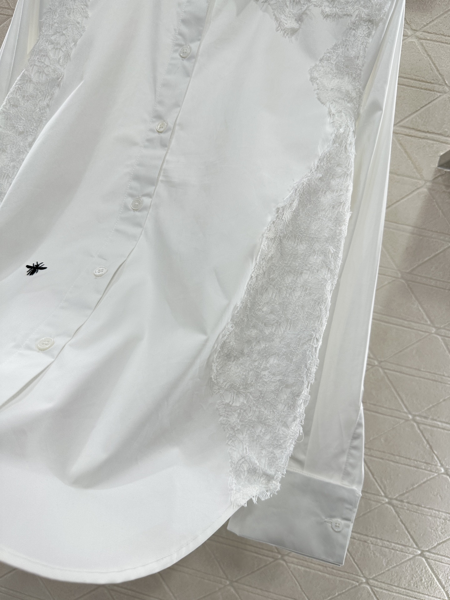 ♥Dio*♥2025新品上架 纯色蕾丝衬衣定制YB斜纹全棉材质,质感光泽,舒适透气,长袖衬衫版型,利落宽