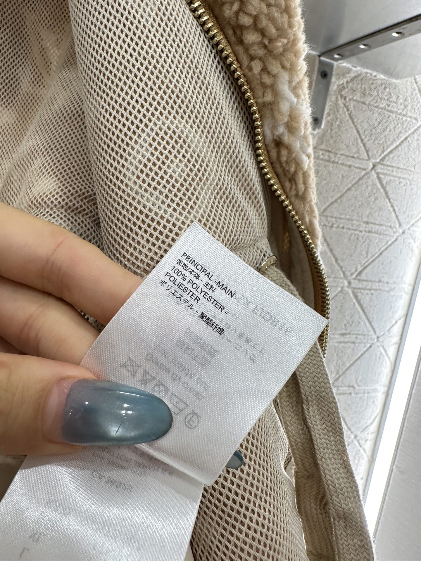 ♥Louis vuitto*♥2025新品上架 连帽泰迪羊羔马甲定制YB泰迪羊羔绒材质,毛量充足,防风御