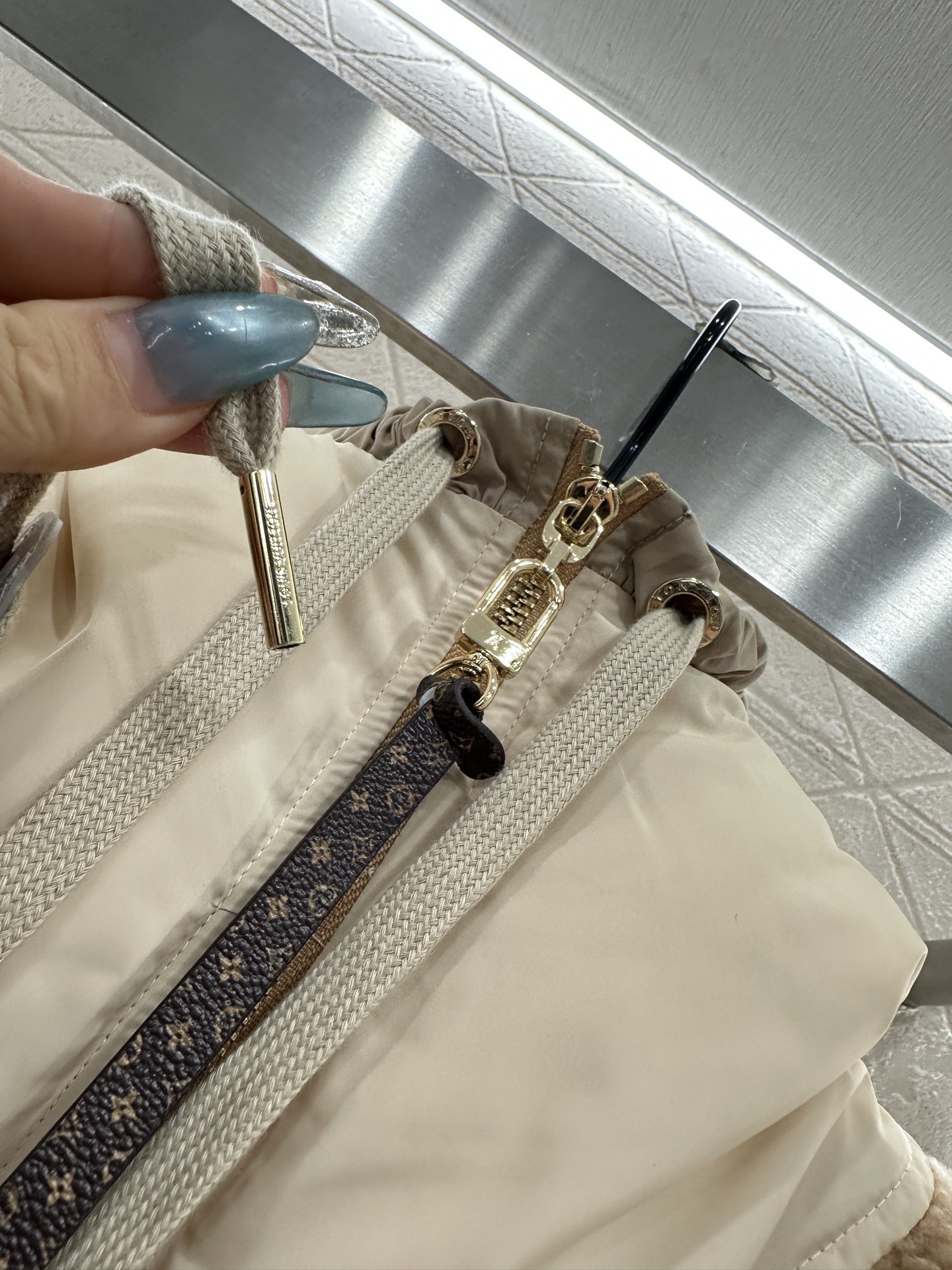 ♥Louis vuitto*♥2025新品上架 连帽泰迪羊羔马甲定制YB泰迪羊羔绒材质,毛量充足,防风御