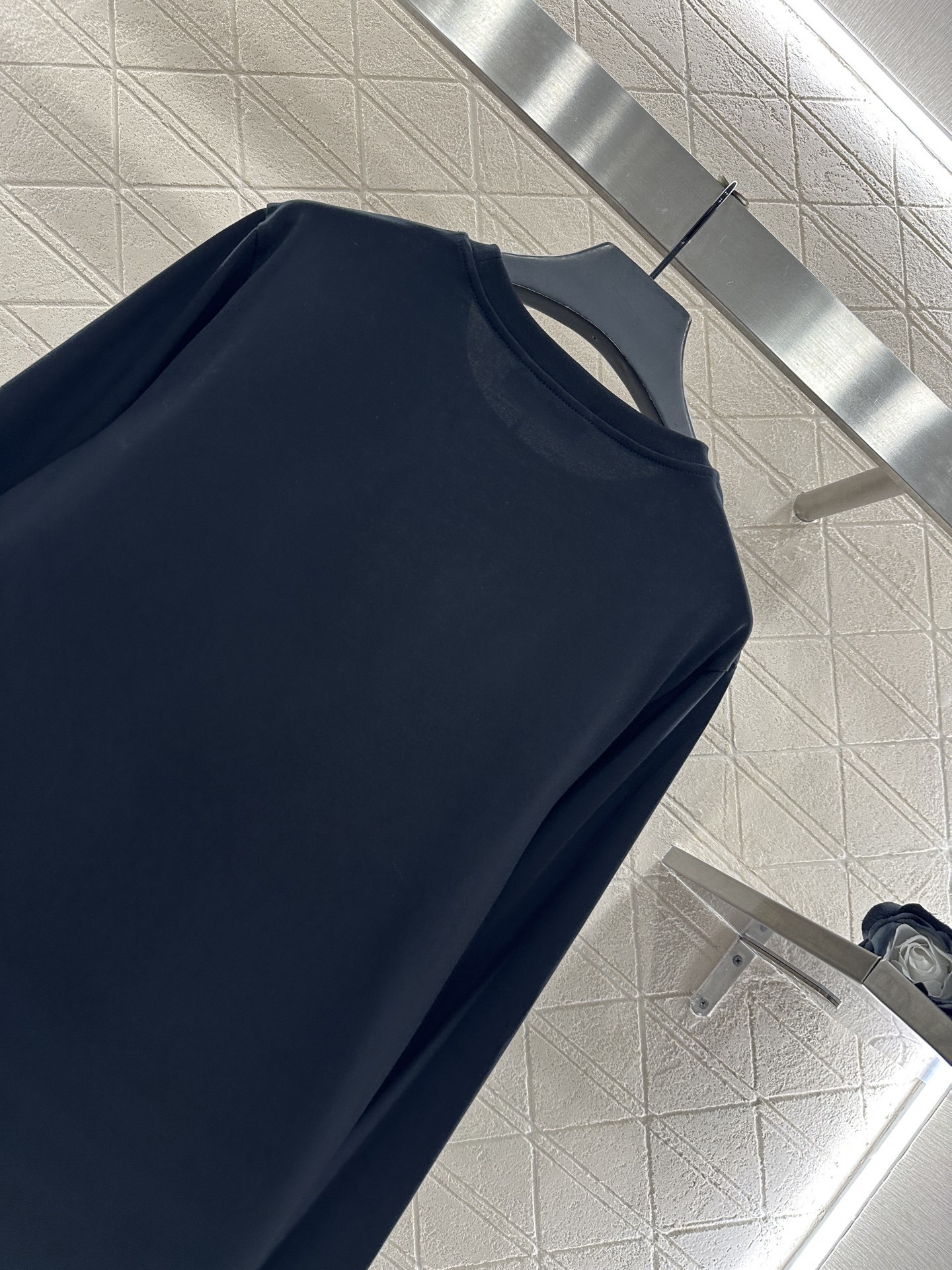 ♥Gucc*♥2025新品上架 水钻字母长袖上衣定制YB斜纹全棉材质,质感细腻,穿搭舒适,宽松上衣裁剪,