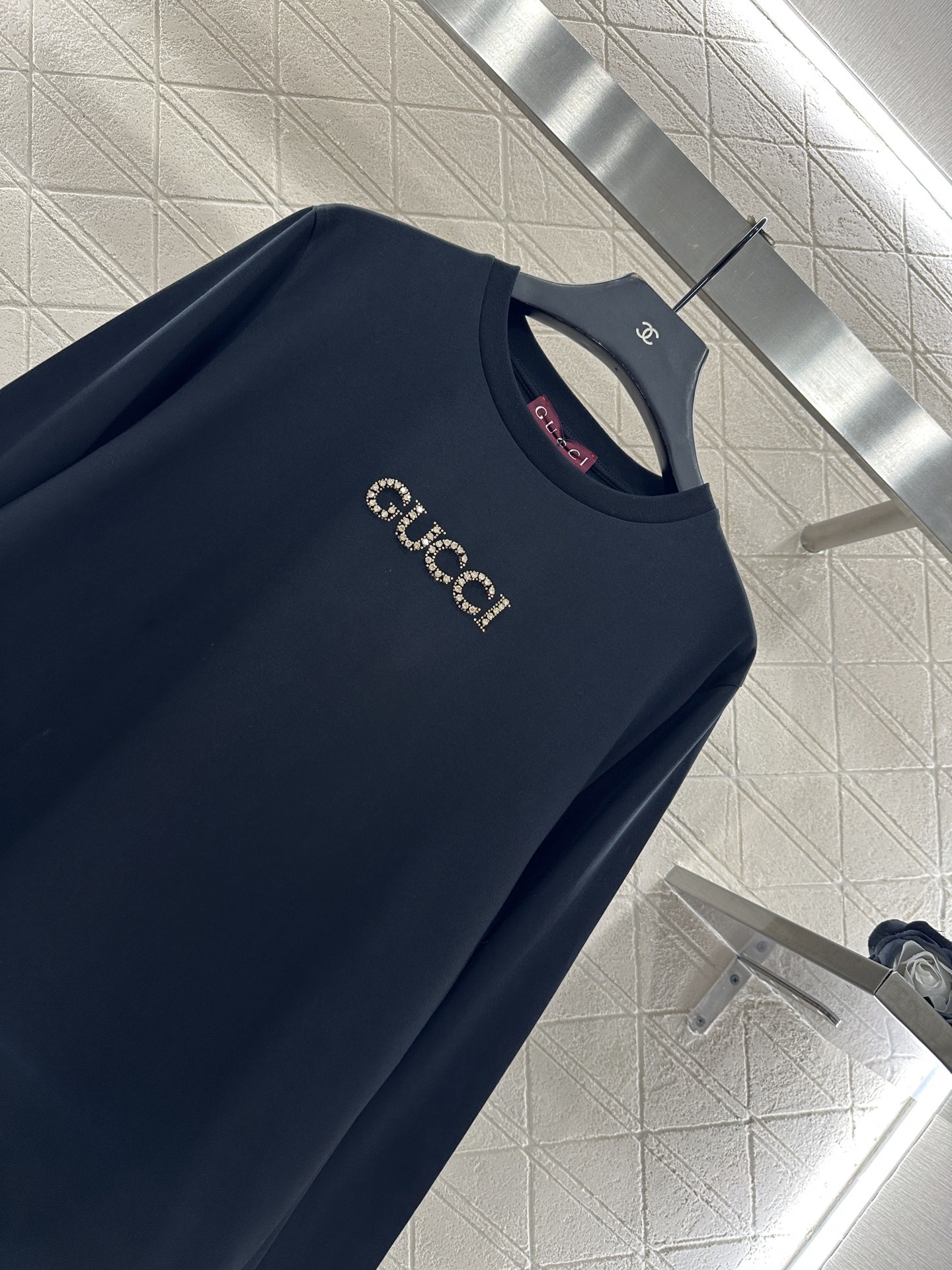 ♥Gucc*♥2025新品上架 水钻字母长袖上衣定制YB斜纹全棉材质,质感细腻,穿搭舒适,宽松上衣裁剪,