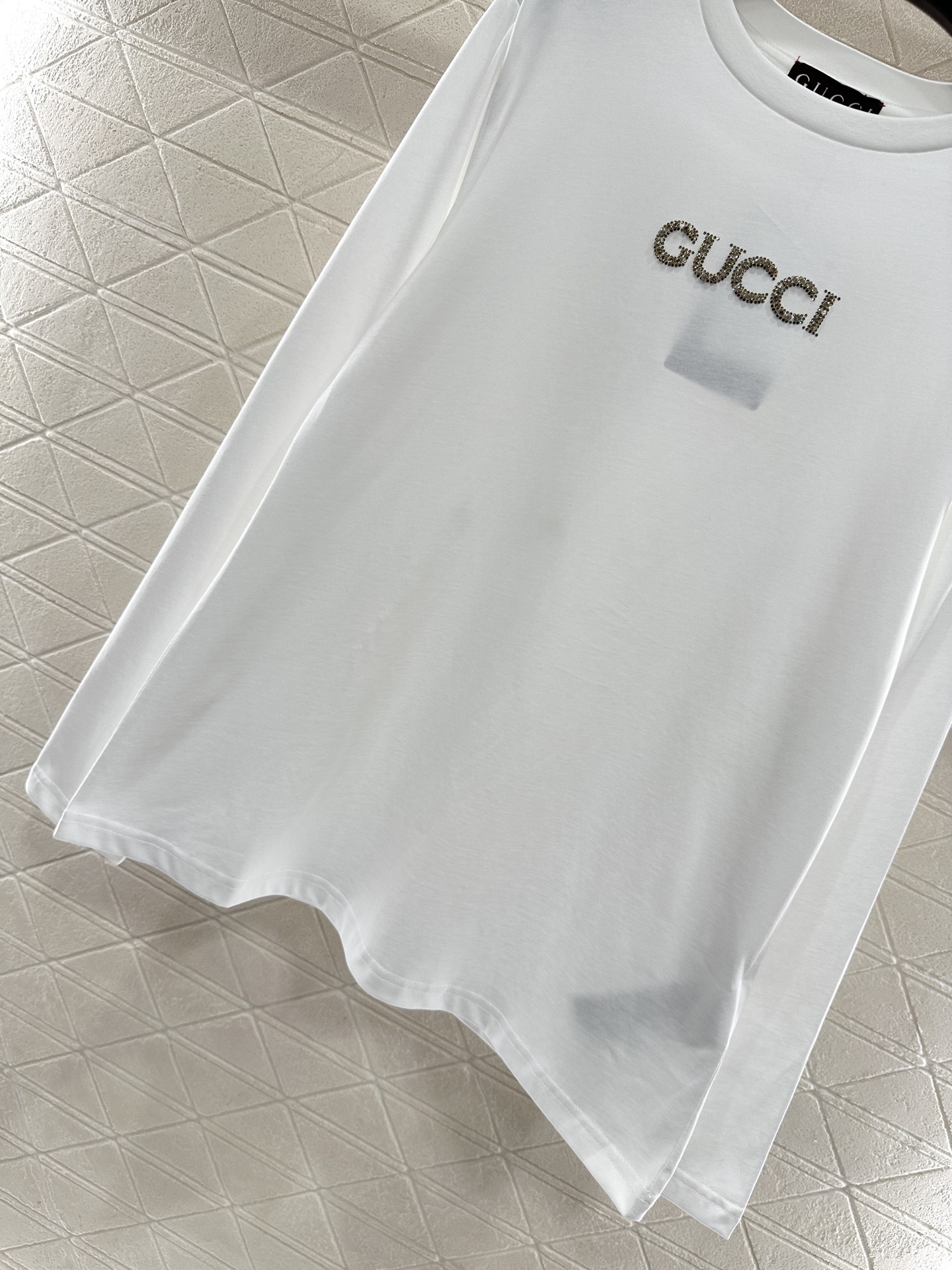 ♥Gucc*♥2025新品上架 水钻字母长袖上衣定制YB斜纹全棉材质,质感细腻,穿搭舒适,宽松上衣裁剪,