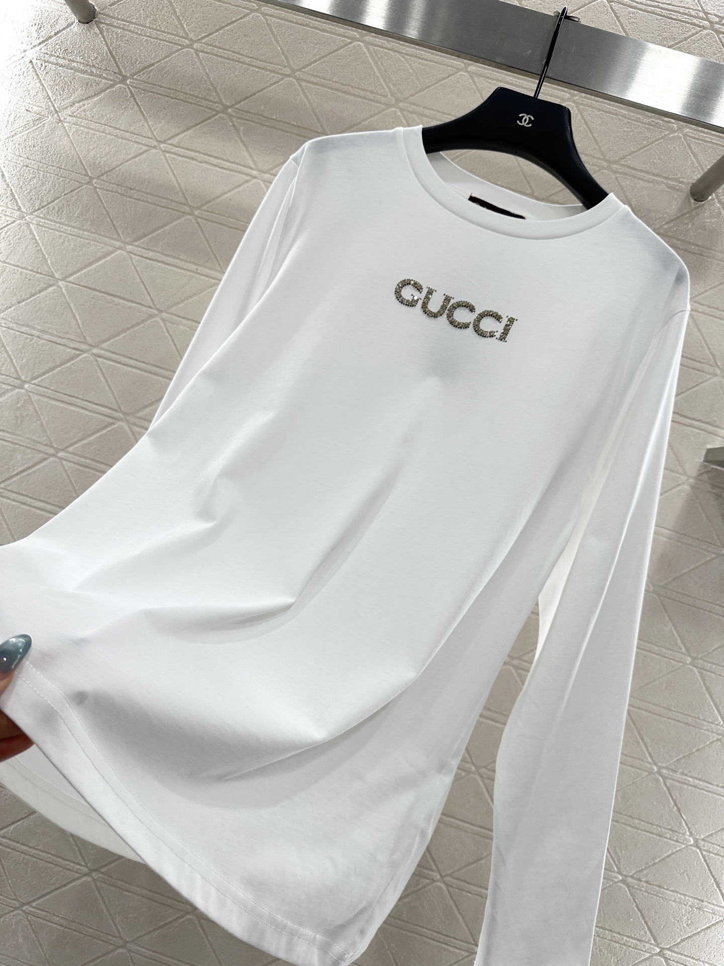 ♥Gucc*♥2025新品上架 水钻字母长袖上衣定制YB斜纹全棉材质,质感细腻,穿搭舒适,宽松上衣裁剪,