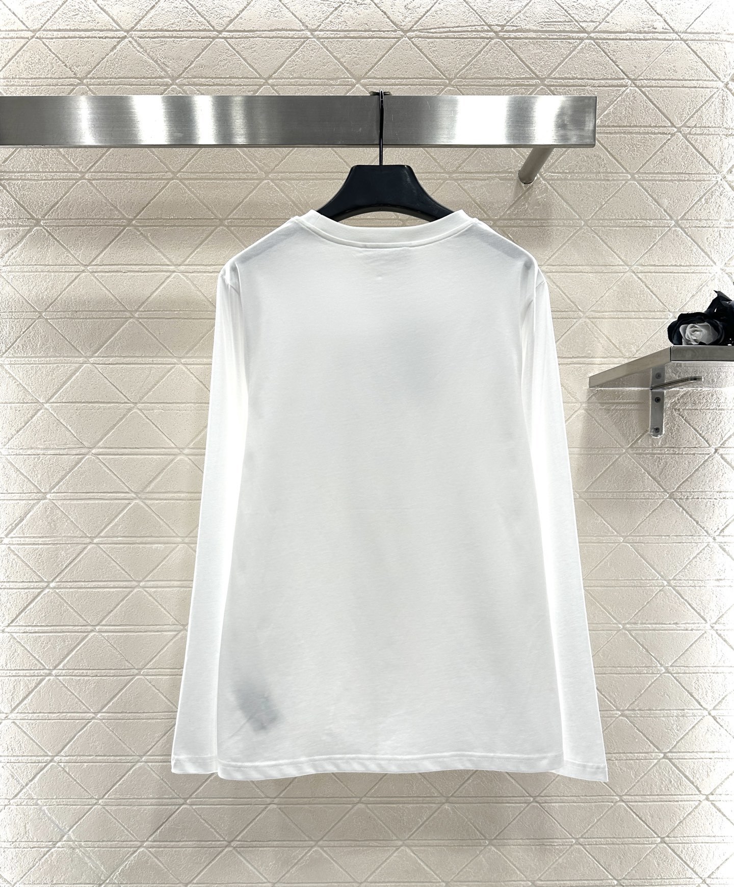 ♥Gucc*♥2025新品上架 水钻字母长袖上衣定制YB斜纹全棉材质,质感细腻,穿搭舒适,宽松上衣裁剪,