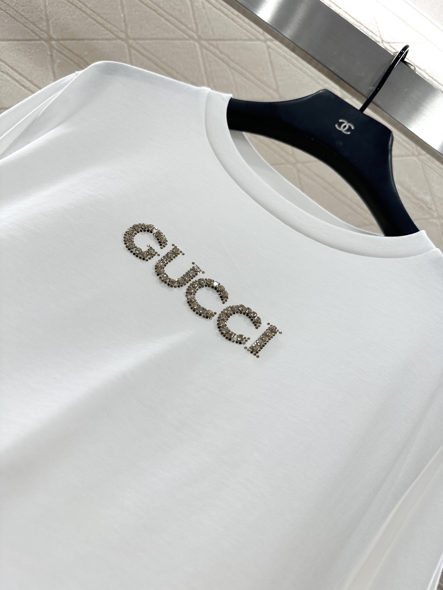 ♥Gucc*♥2025新品上架 水钻字母长袖上衣定制YB斜纹全棉材质,质感细腻,穿搭舒适,宽松上衣裁剪,