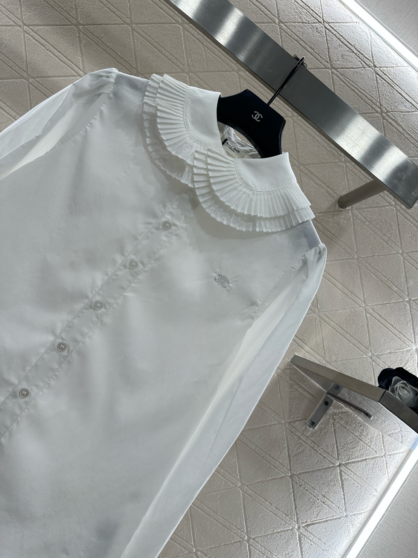 ♥Celin*♥2025新品上架 层叠风琴压褶翻领衬衫定制YB斜纹全棉材质,质感垂顺舒适,压褶风琴领边设