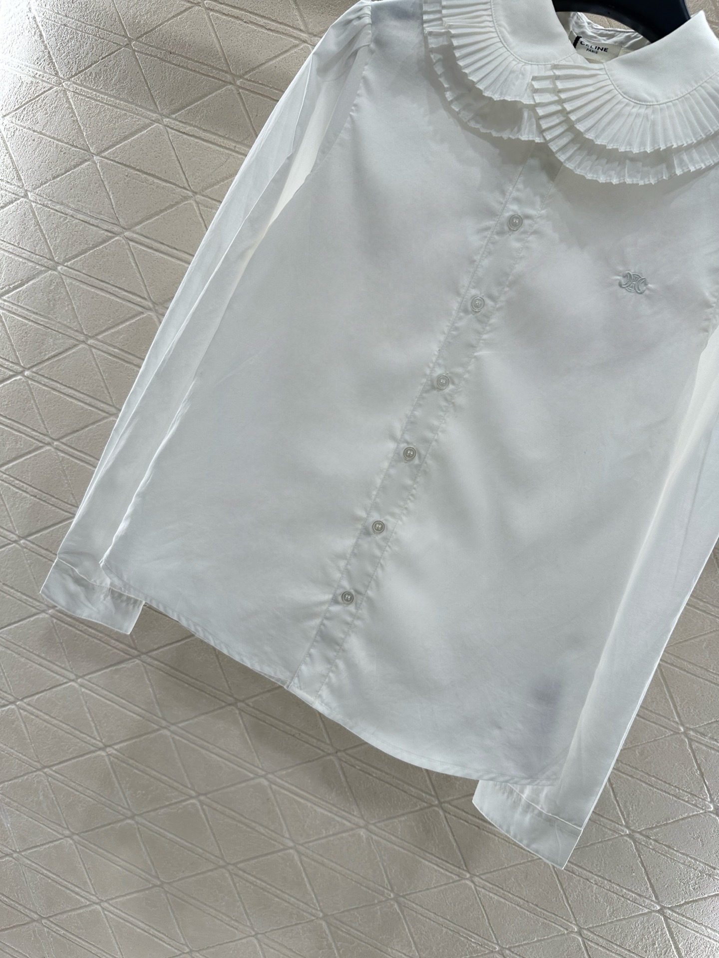 ♥Celin*♥2025新品上架 层叠风琴压褶翻领衬衫定制YB斜纹全棉材质,质感垂顺舒适,压褶风琴领边设