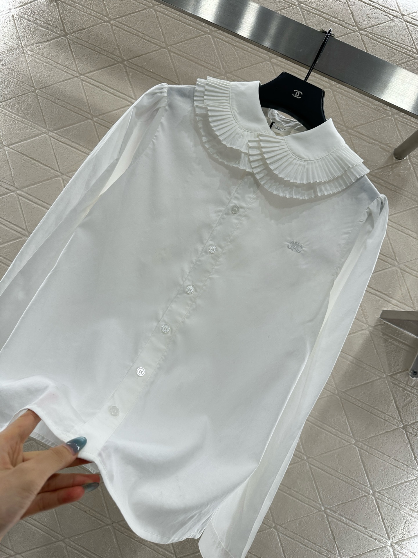 ♥Celin*♥2025新品上架 层叠风琴压褶翻领衬衫定制YB斜纹全棉材质,质感垂顺舒适,压褶风琴领边设